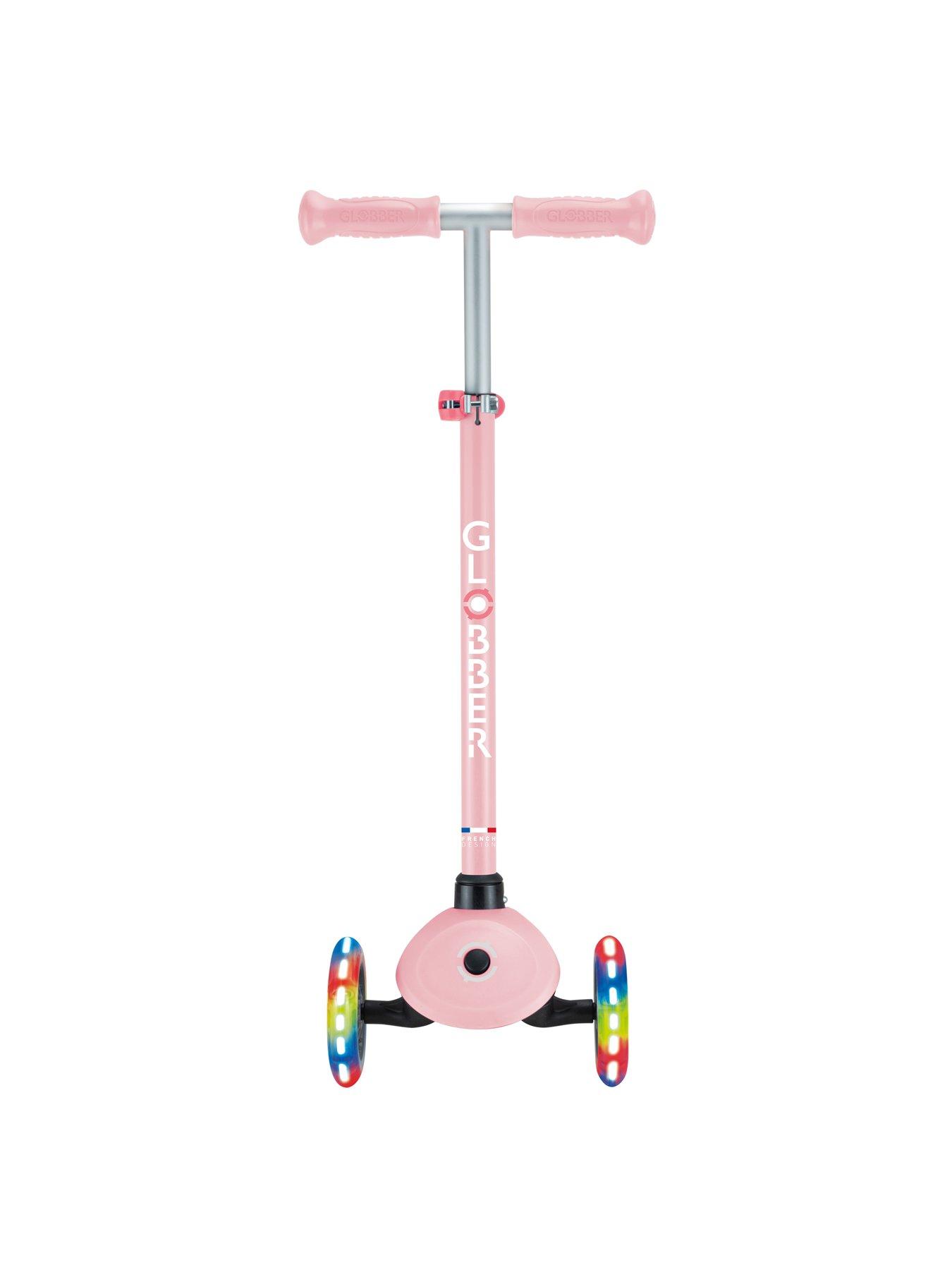 globber-primo-lights-scooter-pastel-pinkoutfit