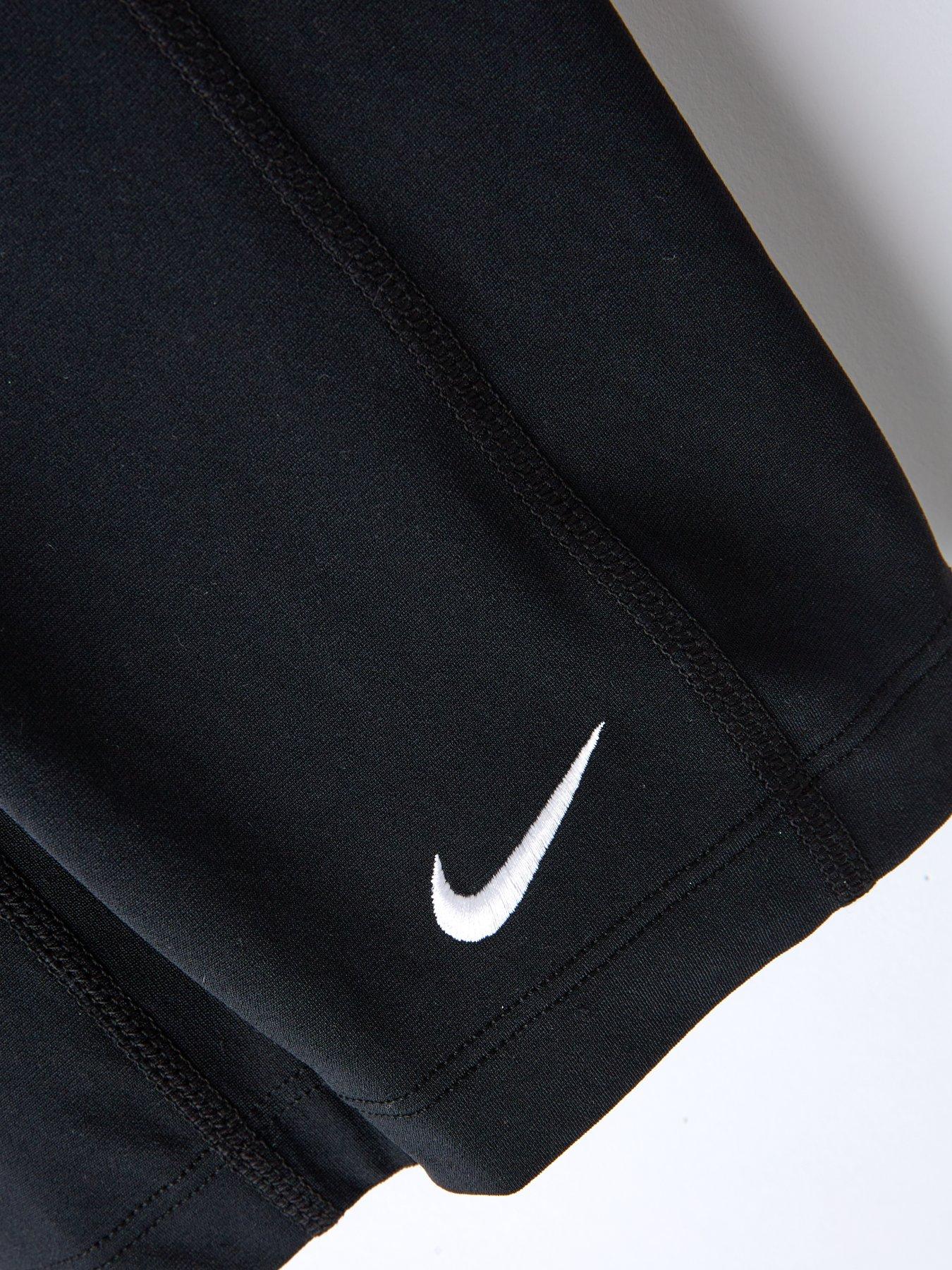 nike-hydrastrong-solid-jammer-blackoutfit