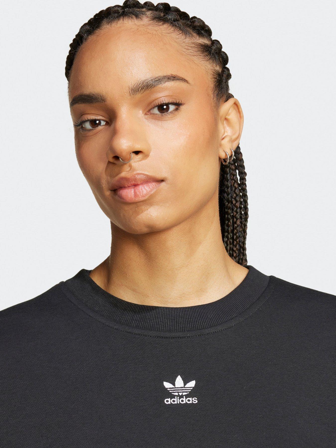 adidas-originals-womens-essentials-crew-fleece-blackoutfit