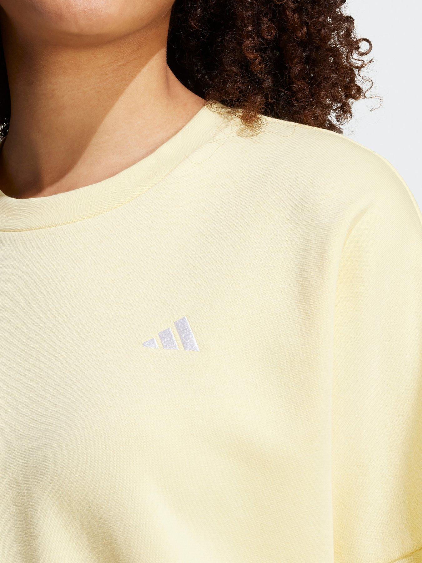 adidas-sportswear-womens-small-logo-feel-cosy-crew-sweat-yellowwhiteoutfit