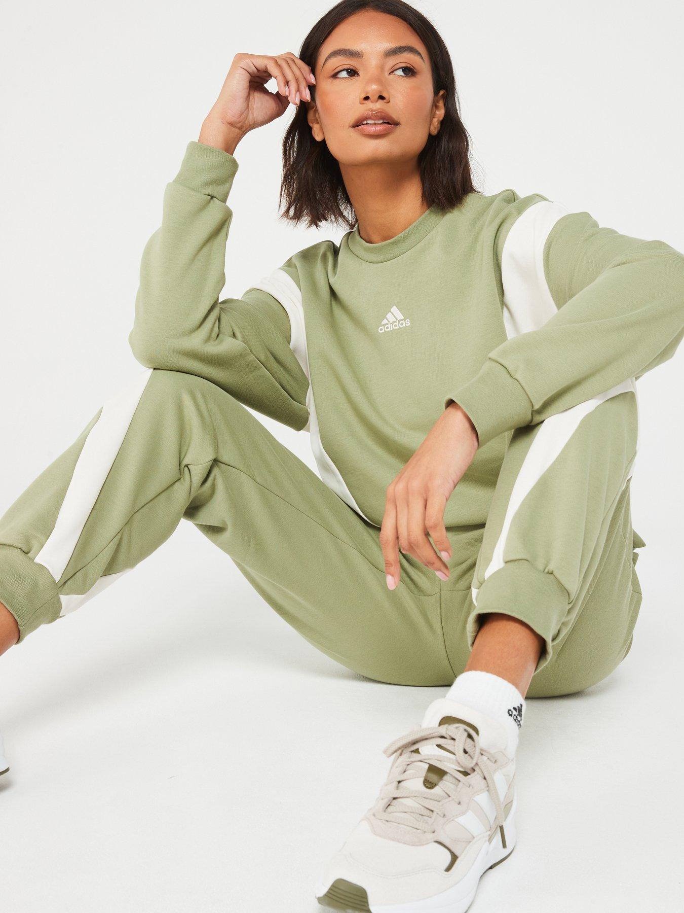 adidas-sportswear-womens-laziday-tracksuit-greenwhiteoutfit