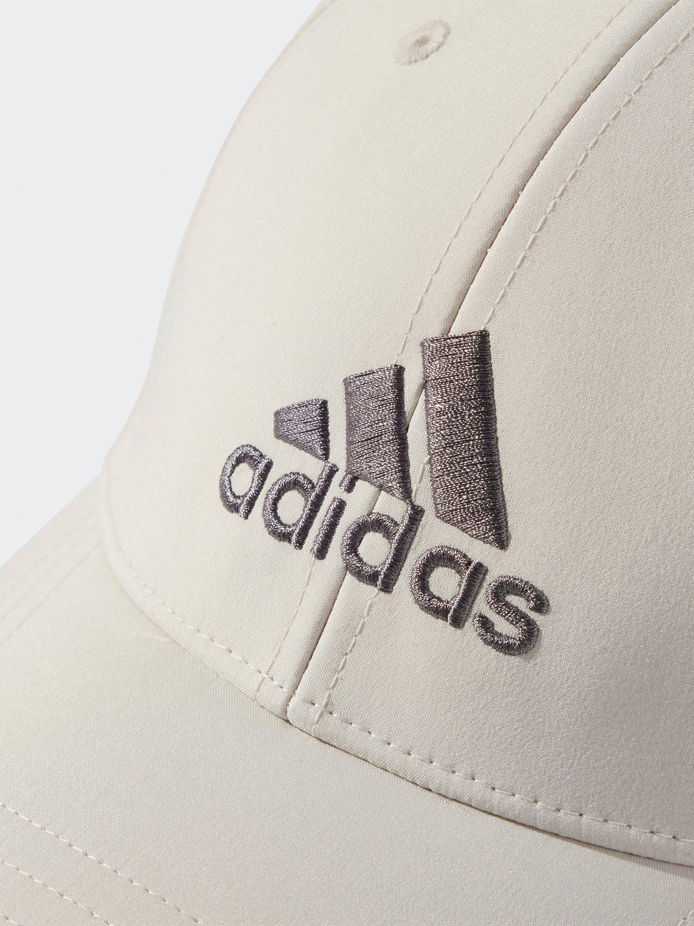 adidas-sportswear-logo-baseball-cap-beigeoutfit