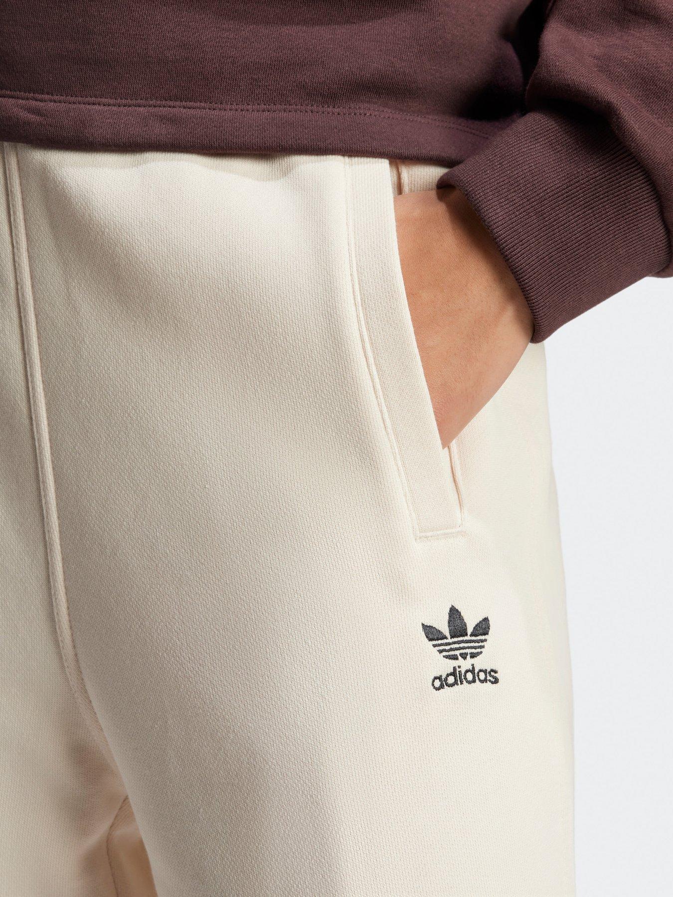 adidas-originals-womens-essentials-french-terry-jogger-whiteoutfit