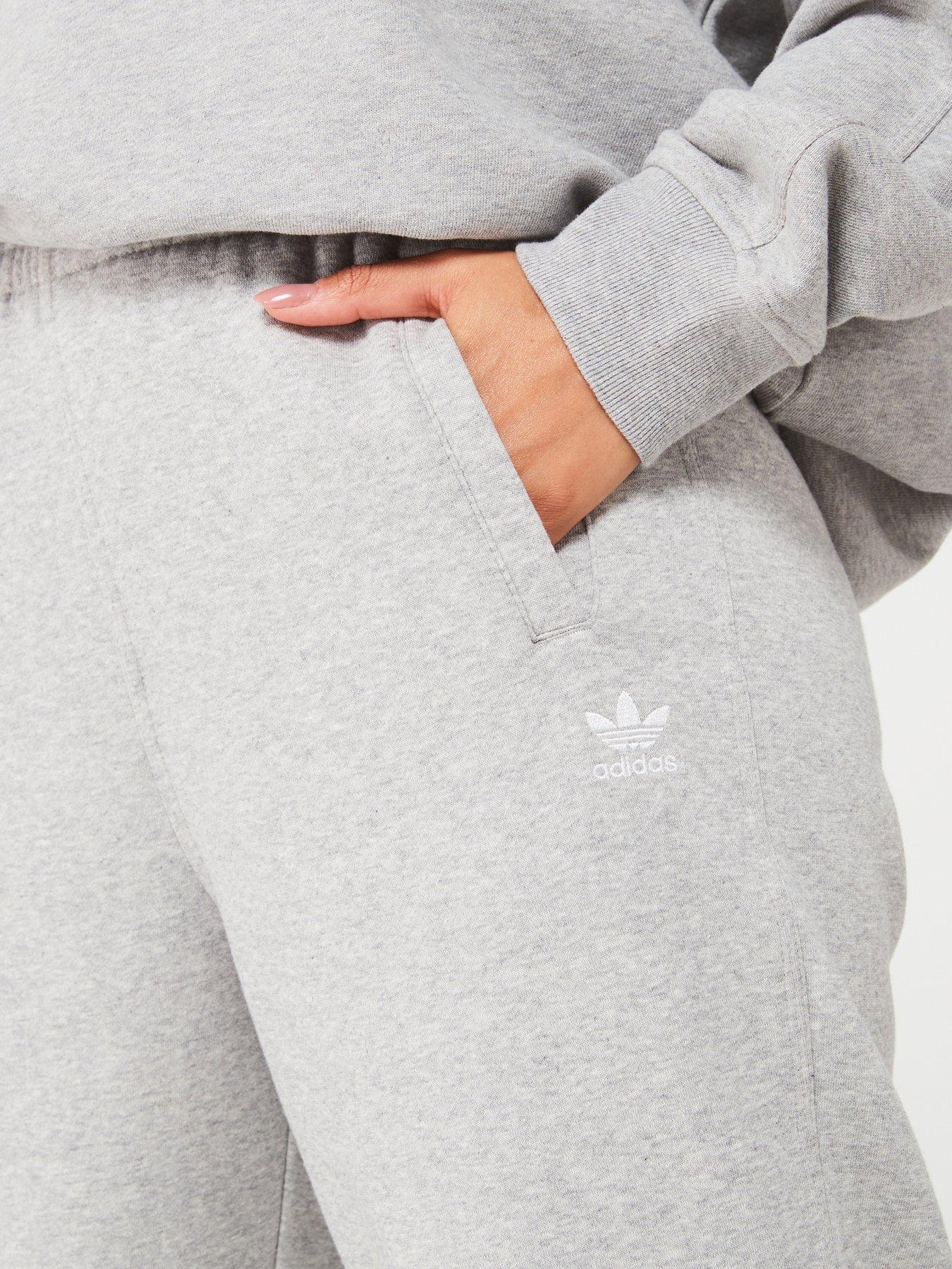 adidas-originals-womens-essentials-jogger-greyoutfit