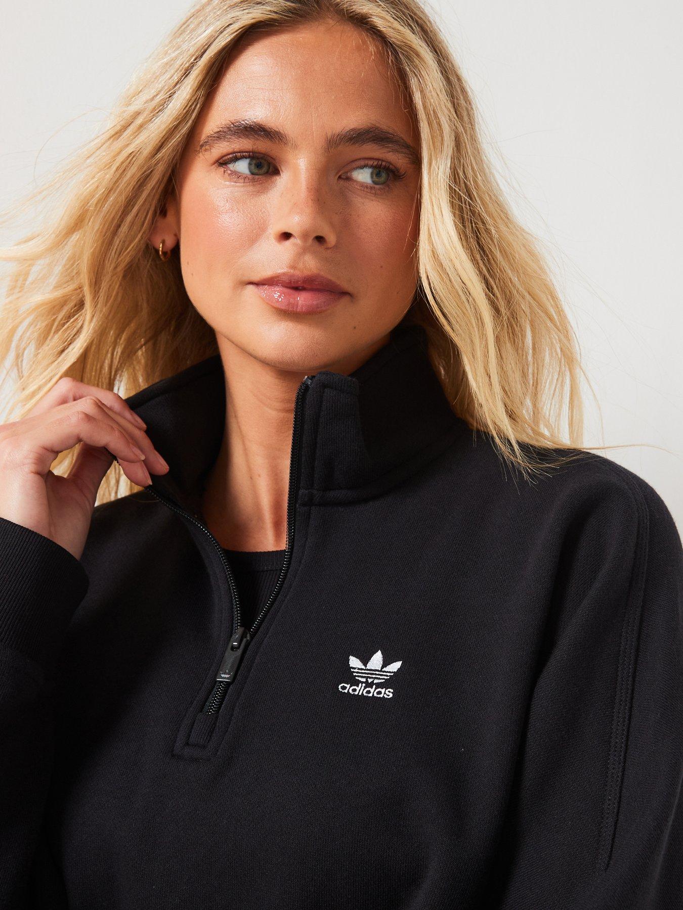 adidas-originals-womens-essentials-sweatshirt-blackoutfit