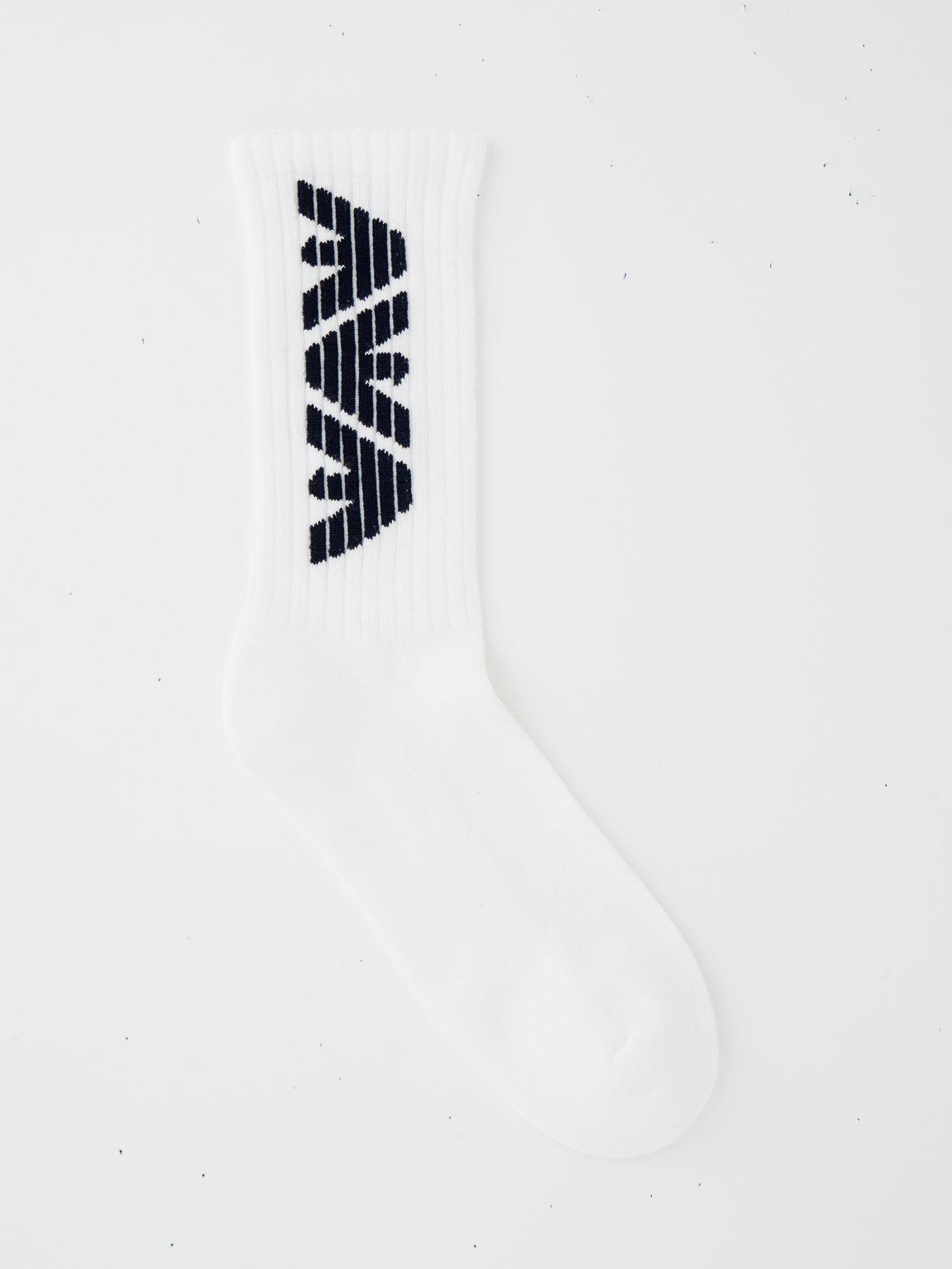 emporio-armani-bodywear-emporio-armani-bodywear-2-pack-eagle-contrast-logo-crew-sports-socks-whiteoutfit