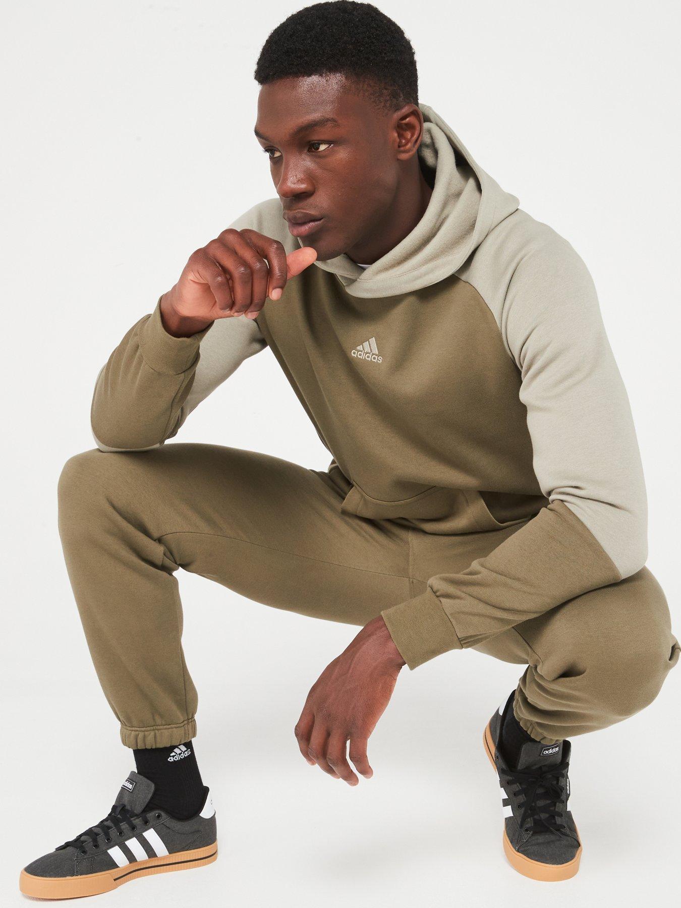 adidas-sportswear-mens-fleece-colourblock-tracksuit-greenoutfit