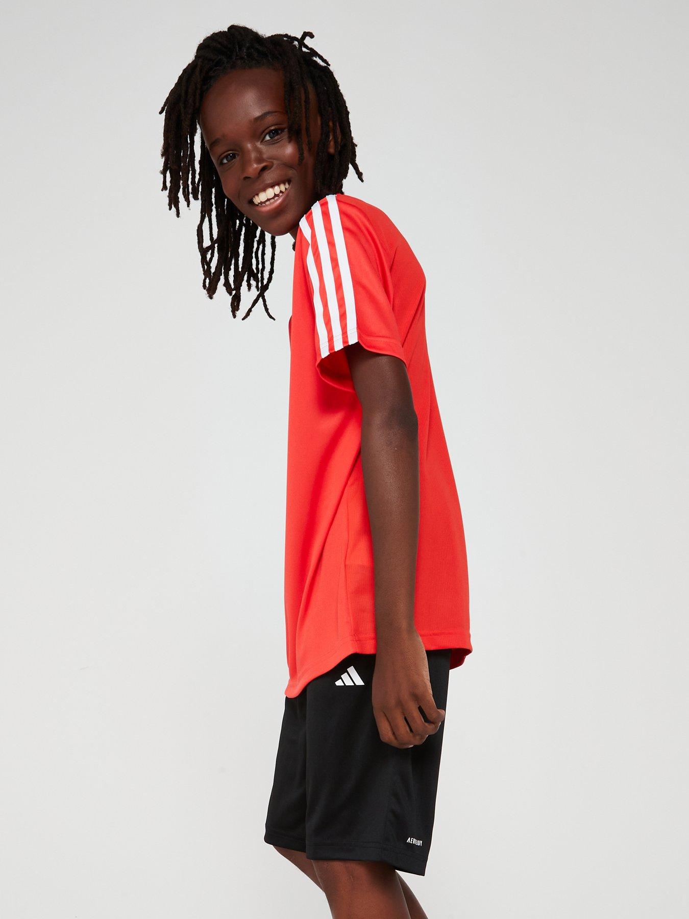 adidas-junior-boys-train-essentials-3-stripe-set-reddetail