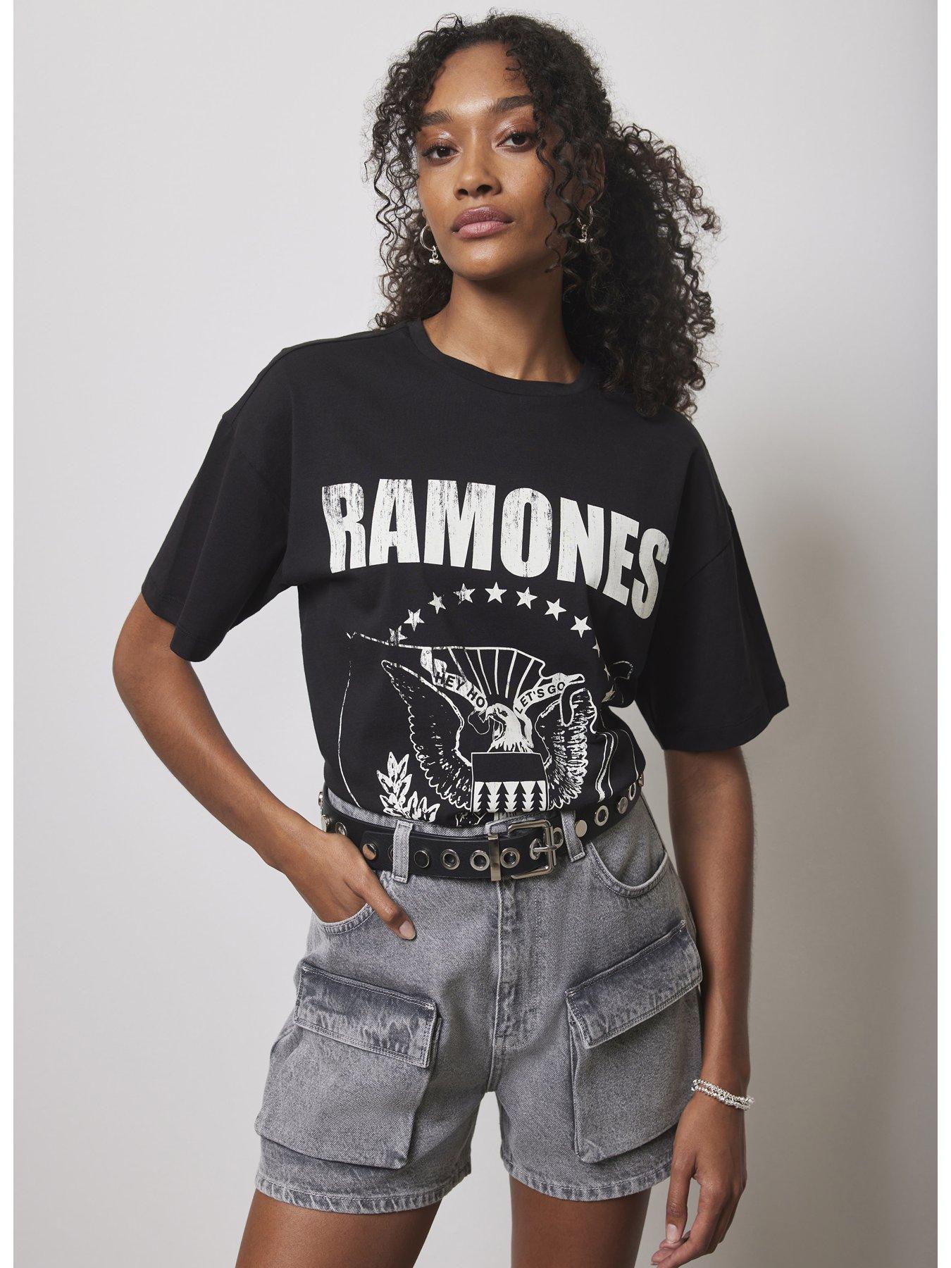 mint-velvet-black-ramones-graphic-t-shirtoutfit