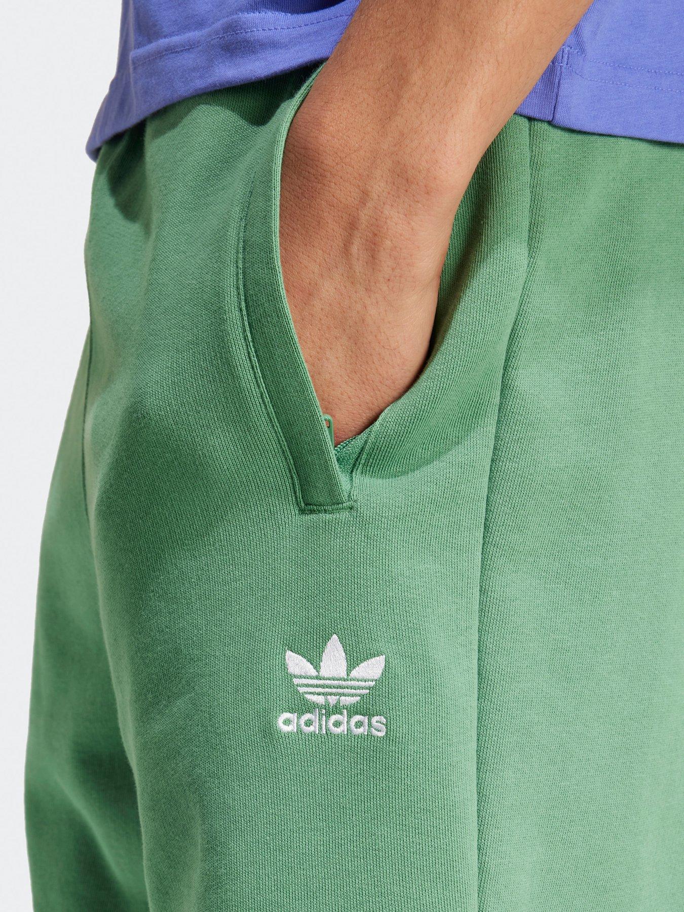 adidas-originals-mens-essentials-short-greenoutfit