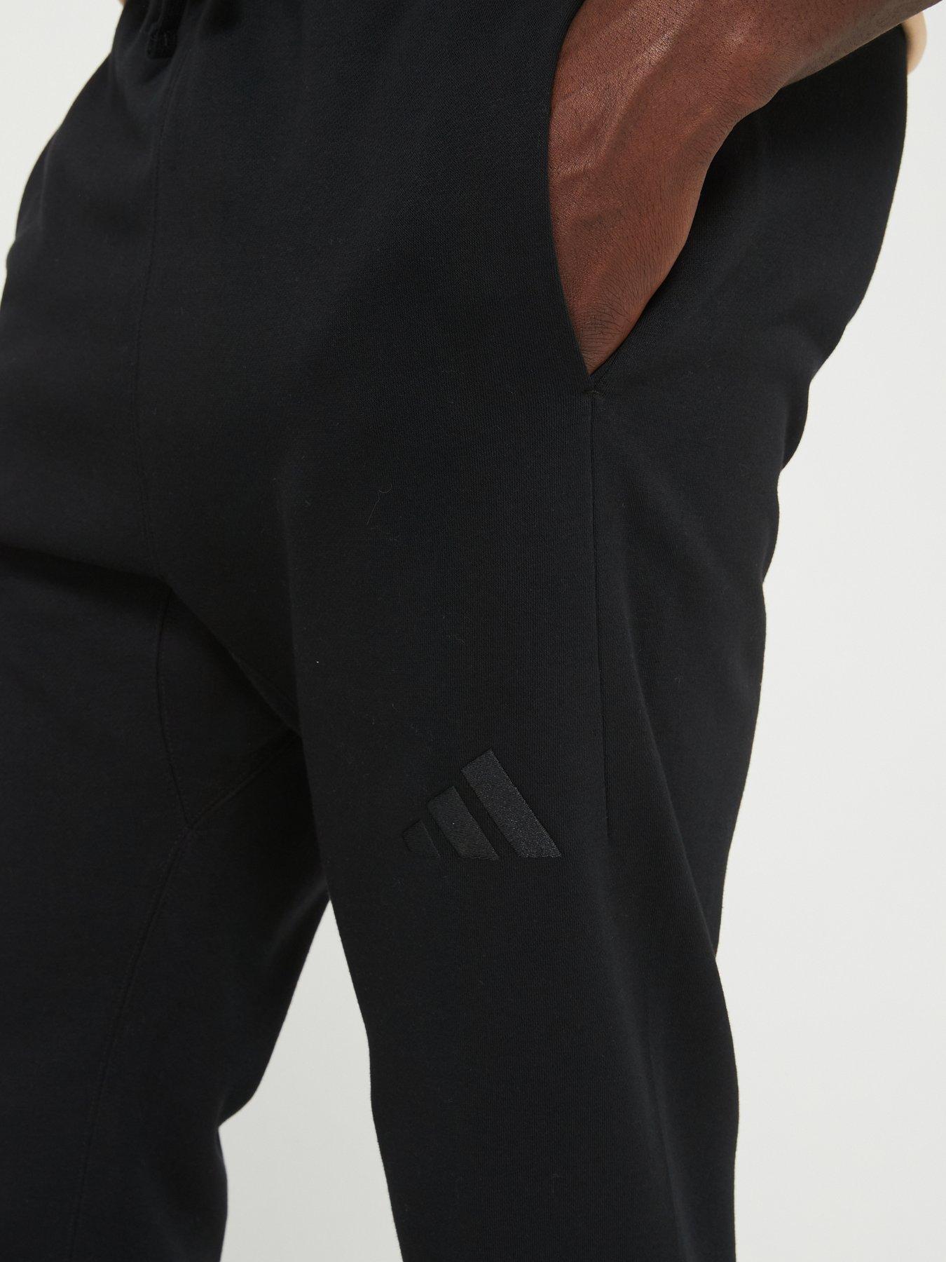 adidas-sportswear-mens-all-season-fleece-cuff-pant-blackoutfit