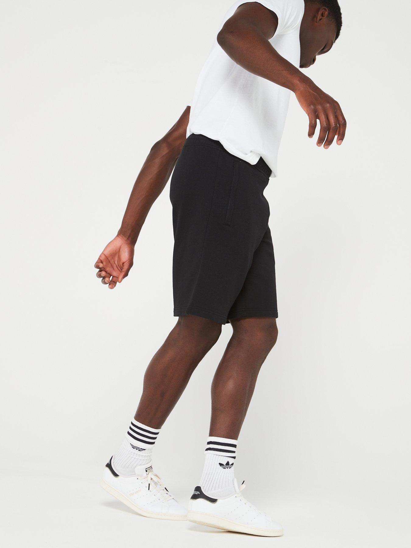 adidas-originals-mens-essentials-short-blackoutfit