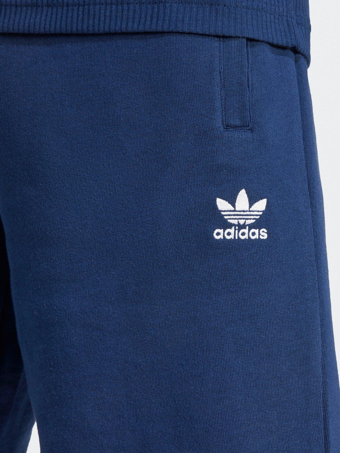 adidas-originals-mens-essentials-short-navyoutfit