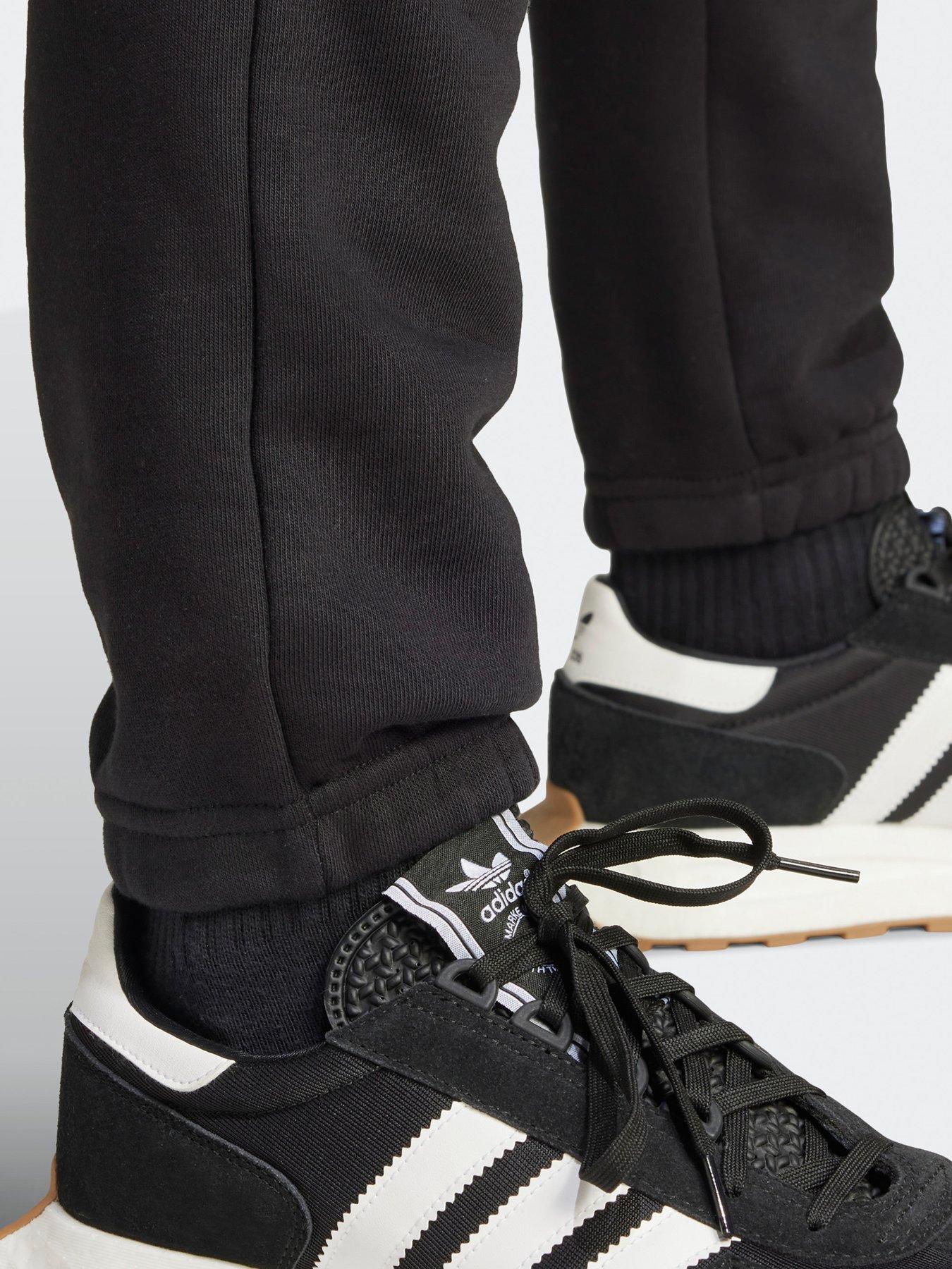 adidas-originals-mens-essentials-pant-blackoutfit