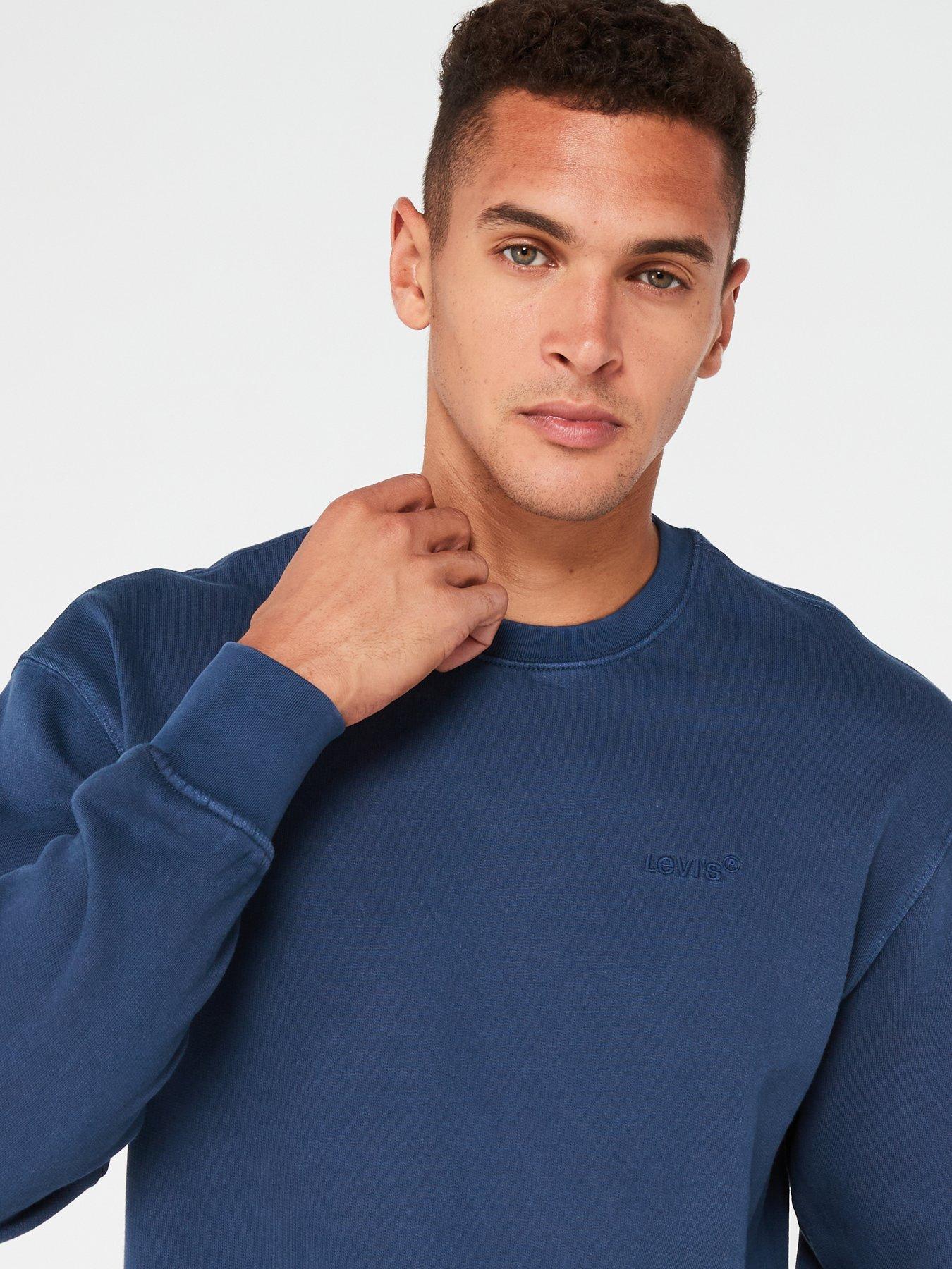 levis-logo-crew-neck-sweatshirt-dark-blueoutfit