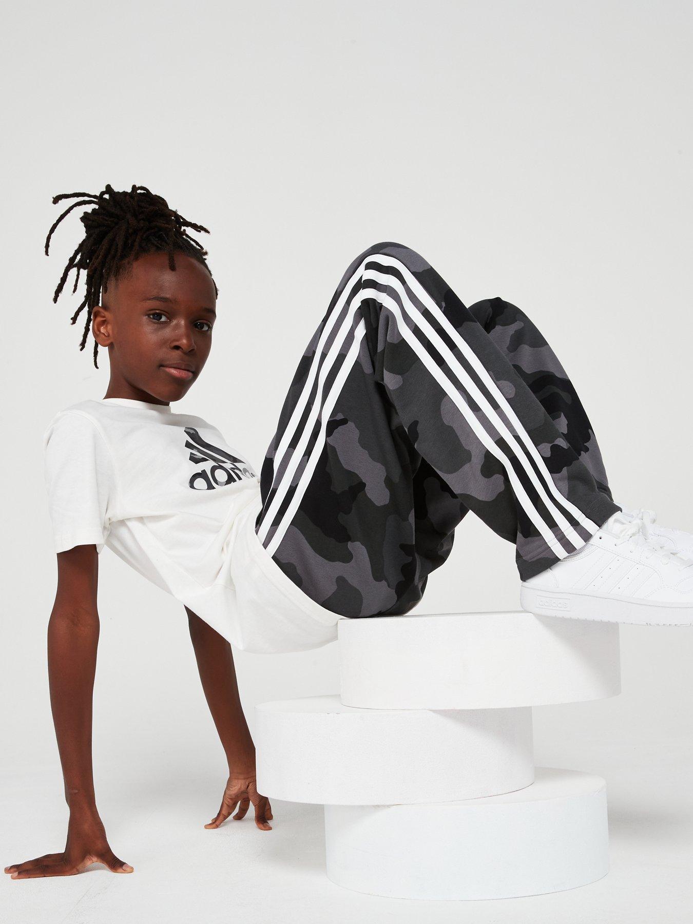 adidas-sportswear-junior-boys-essentials-camo-print-jogging-bottoms-greydetail