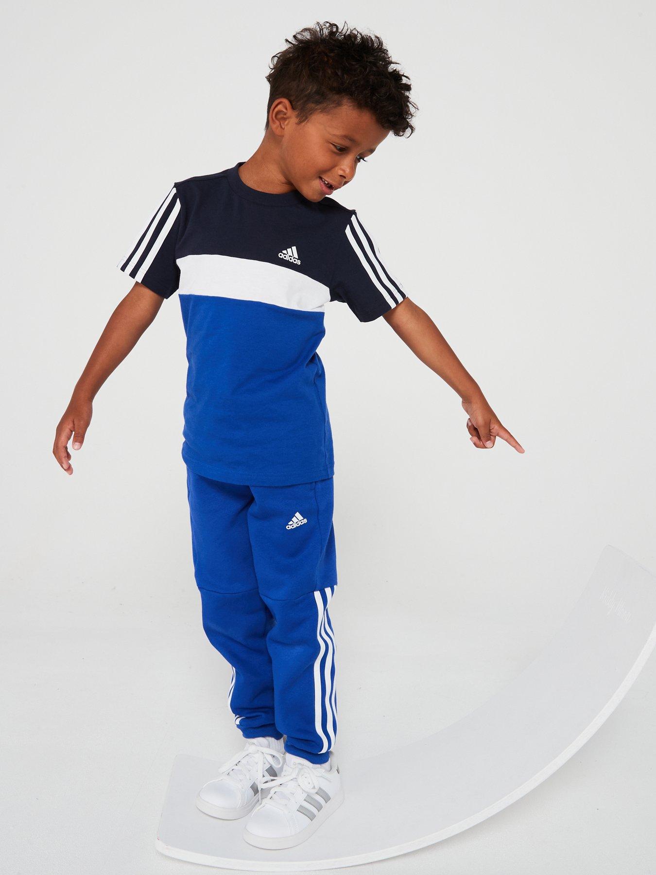 adidas-sportswear-younger-boys-essentials-3-stripe-t-shirt-blueoutfit