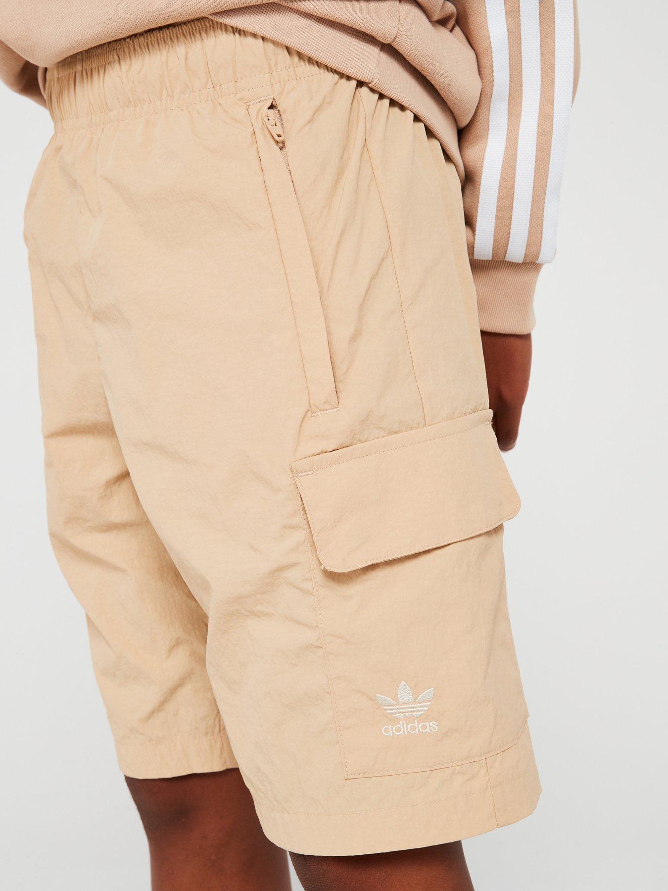 adidas-originals-older-unisex-cargo-shorts-beigeoutfit