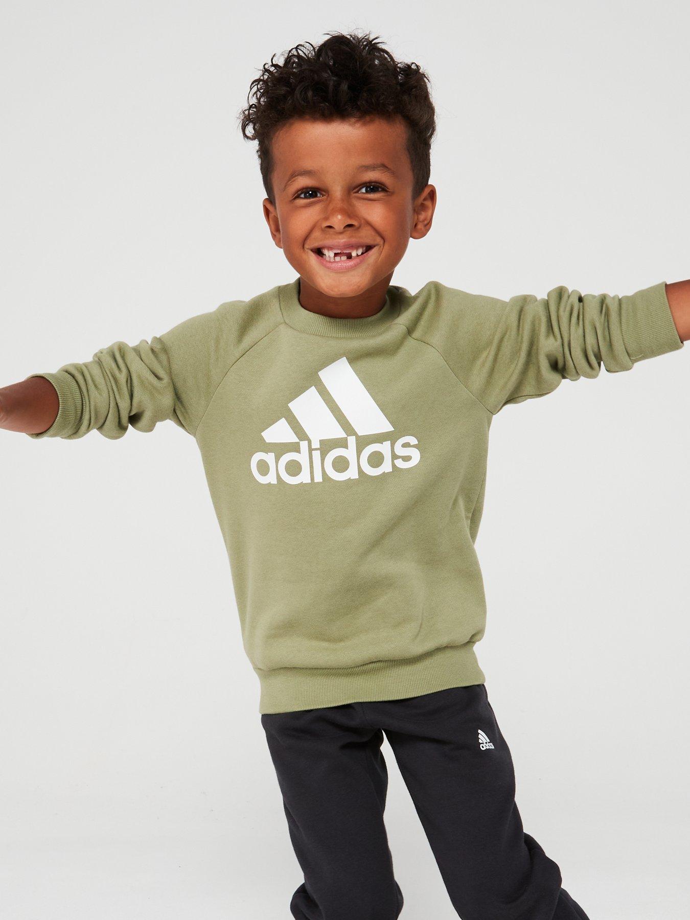 adidas-sportswear-kids-unisex-essentials-fleece-tracksuit-greenoutfit