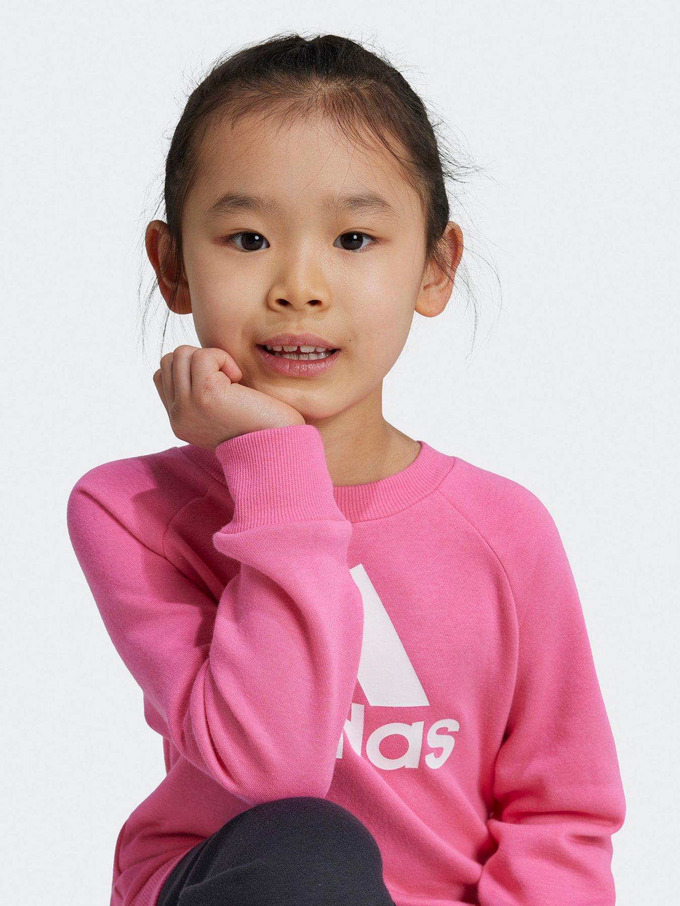 adidas-sportswear-younger-girls-essentials-fleece-tracksuit-pinkoutfit