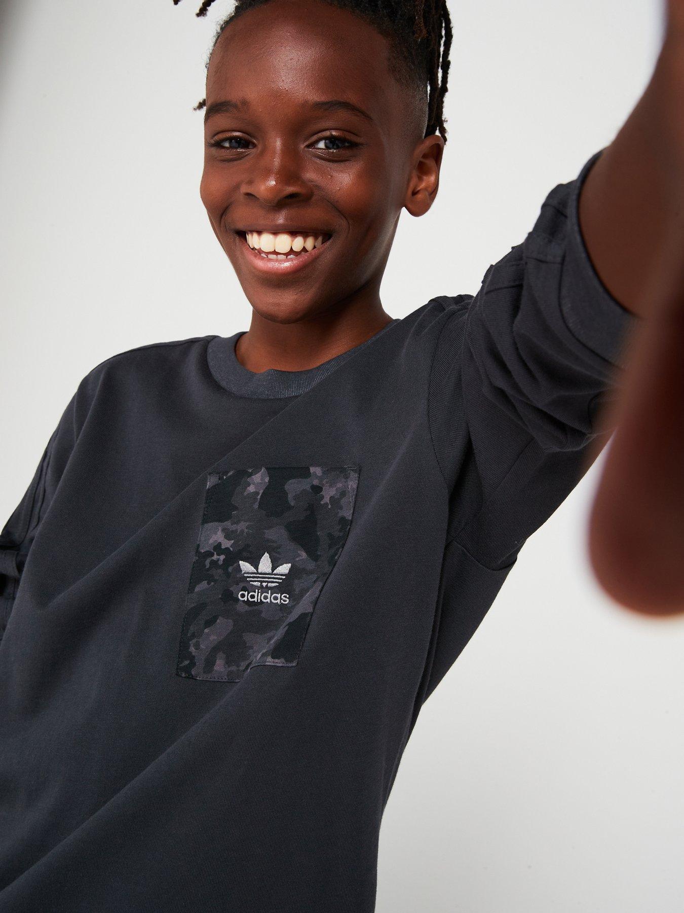 adidas-originals-junior-boys-long-sleeve-tee-dark-greyoutfit