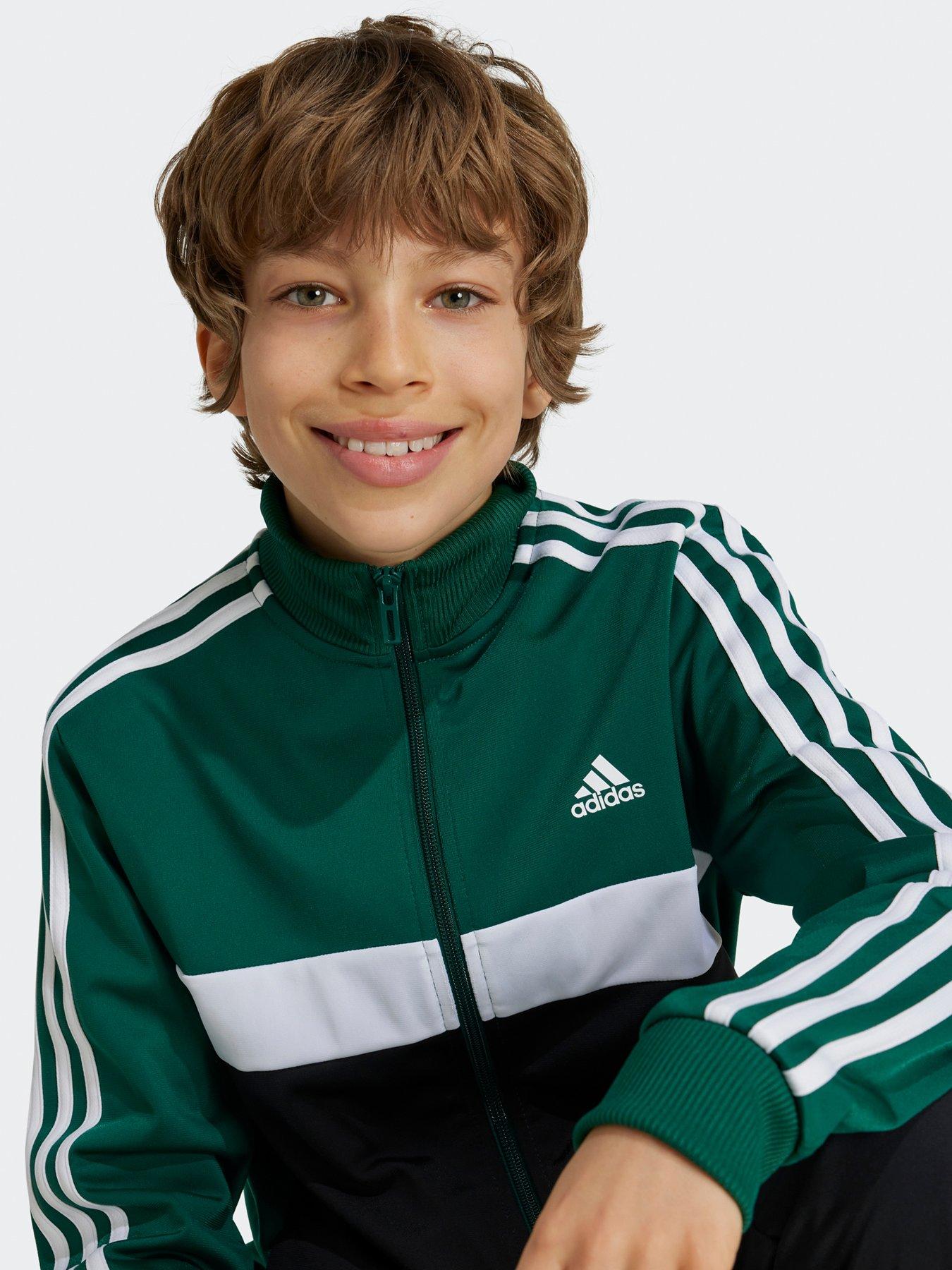 adidas-sportswear-junior-unisex-essentials-tiberio-t-shirt-greenoutfit