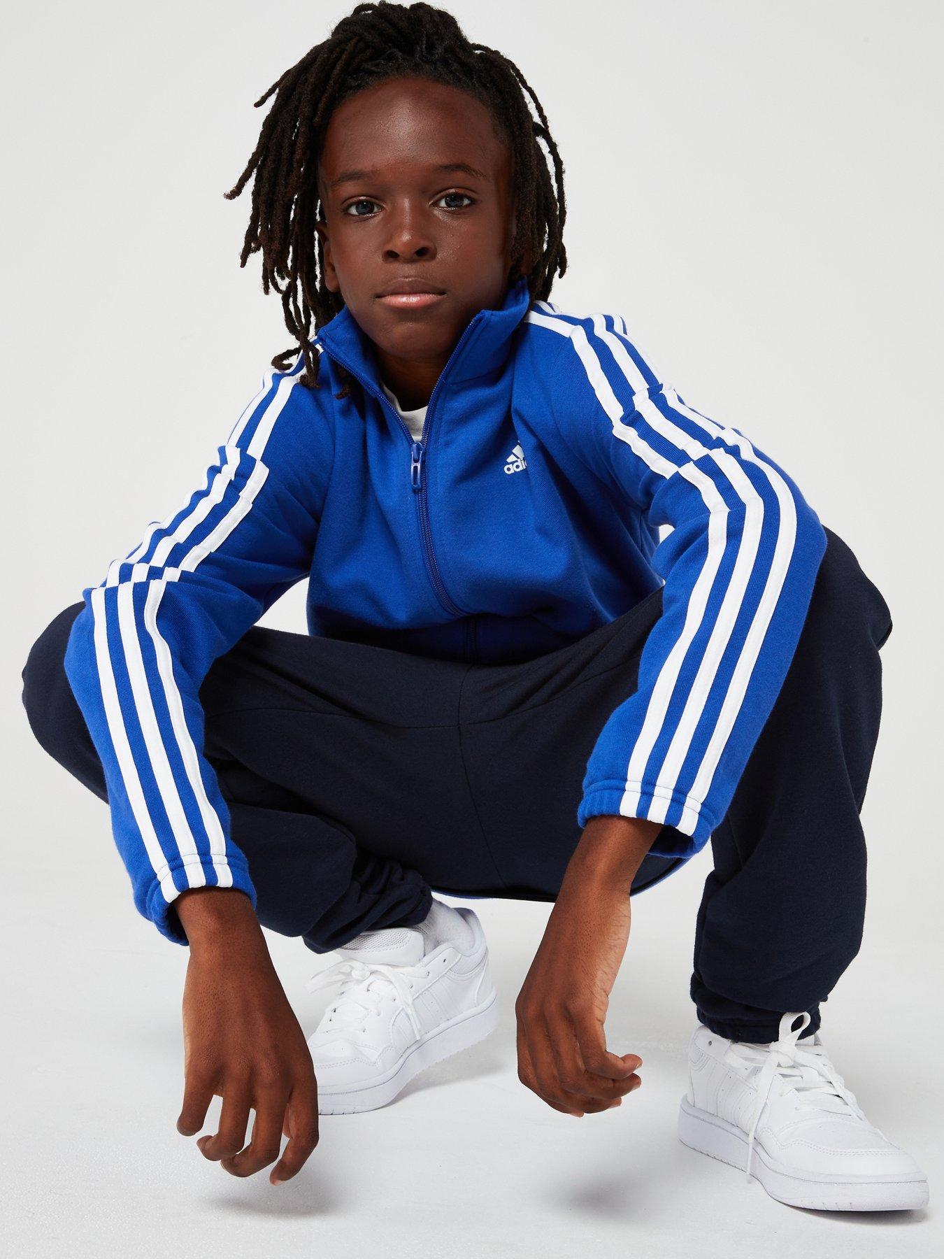 adidas-sportswear-junior-boys-essentials-tracksuit-blueoutfit