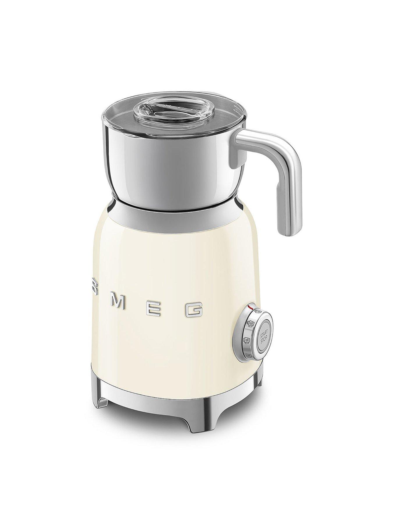 smeg-mff11-milk-frother-with-tritantrade-renew-lid-creamdetail