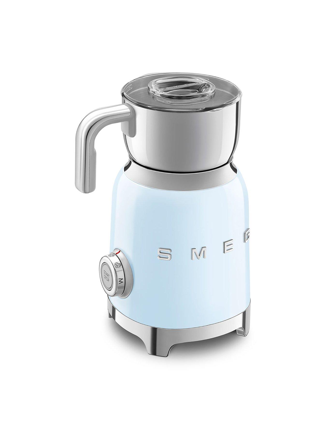 Image 5 of 6 of Smeg MFF11 Milk Frother with Tritan&trade; Renew Lid&nbsp;- Pastel Blue