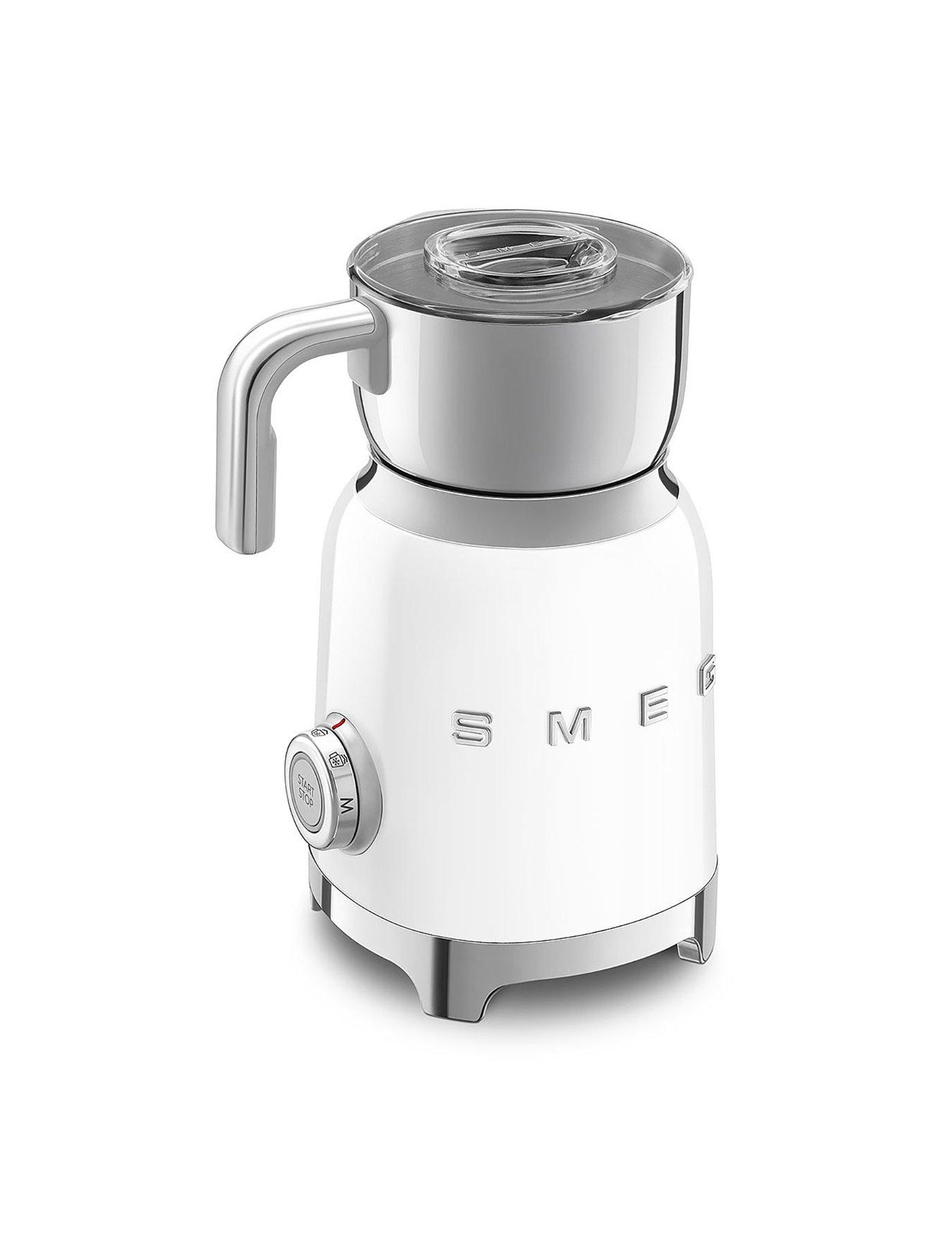 Image 4 of 7 of Smeg MFF11 Milk Frother with Tritan&trade; Renew Lid&nbsp;- White