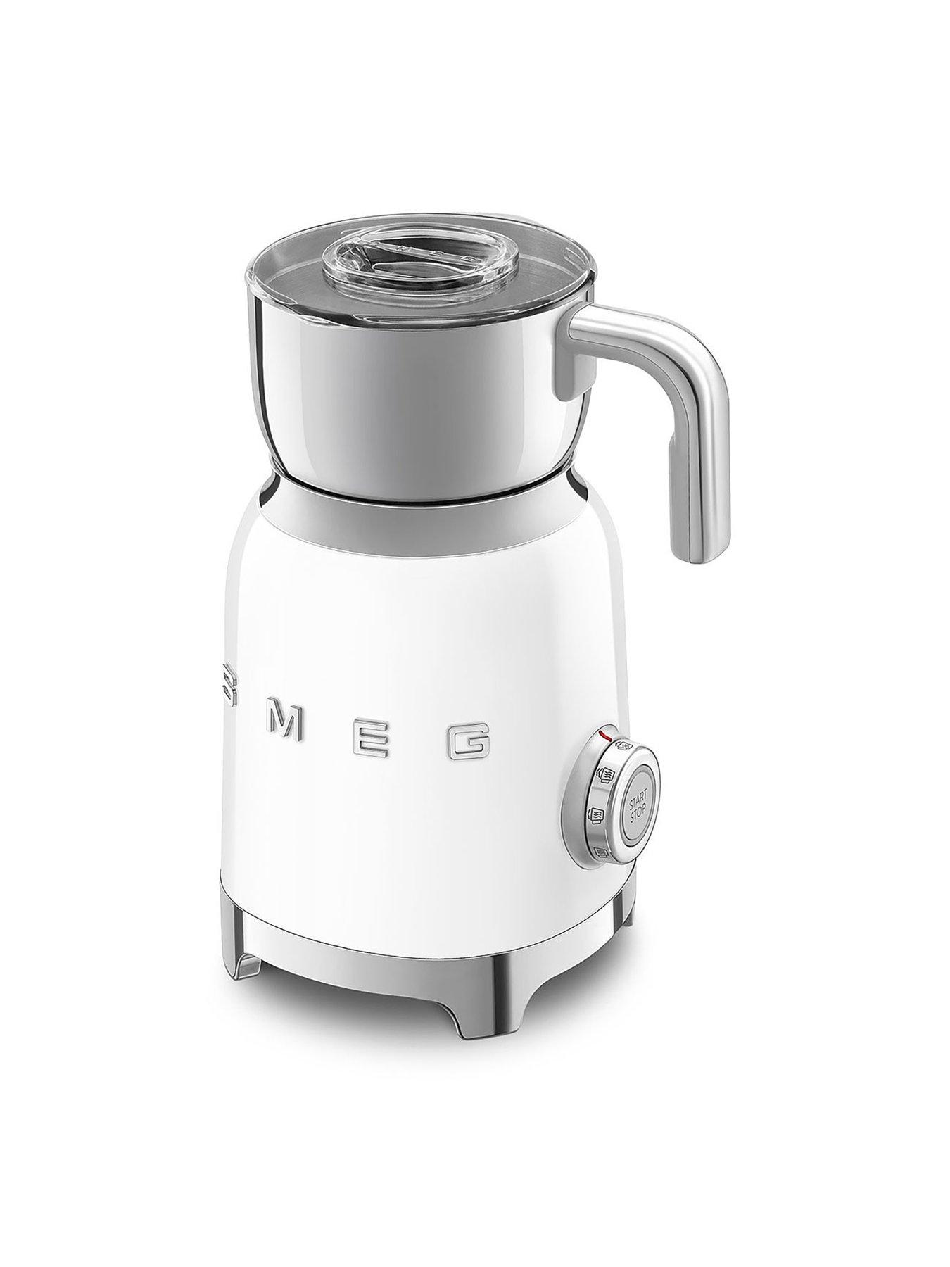 Image 5 of 7 of Smeg MFF11 Milk Frother with Tritan&trade; Renew Lid&nbsp;- White