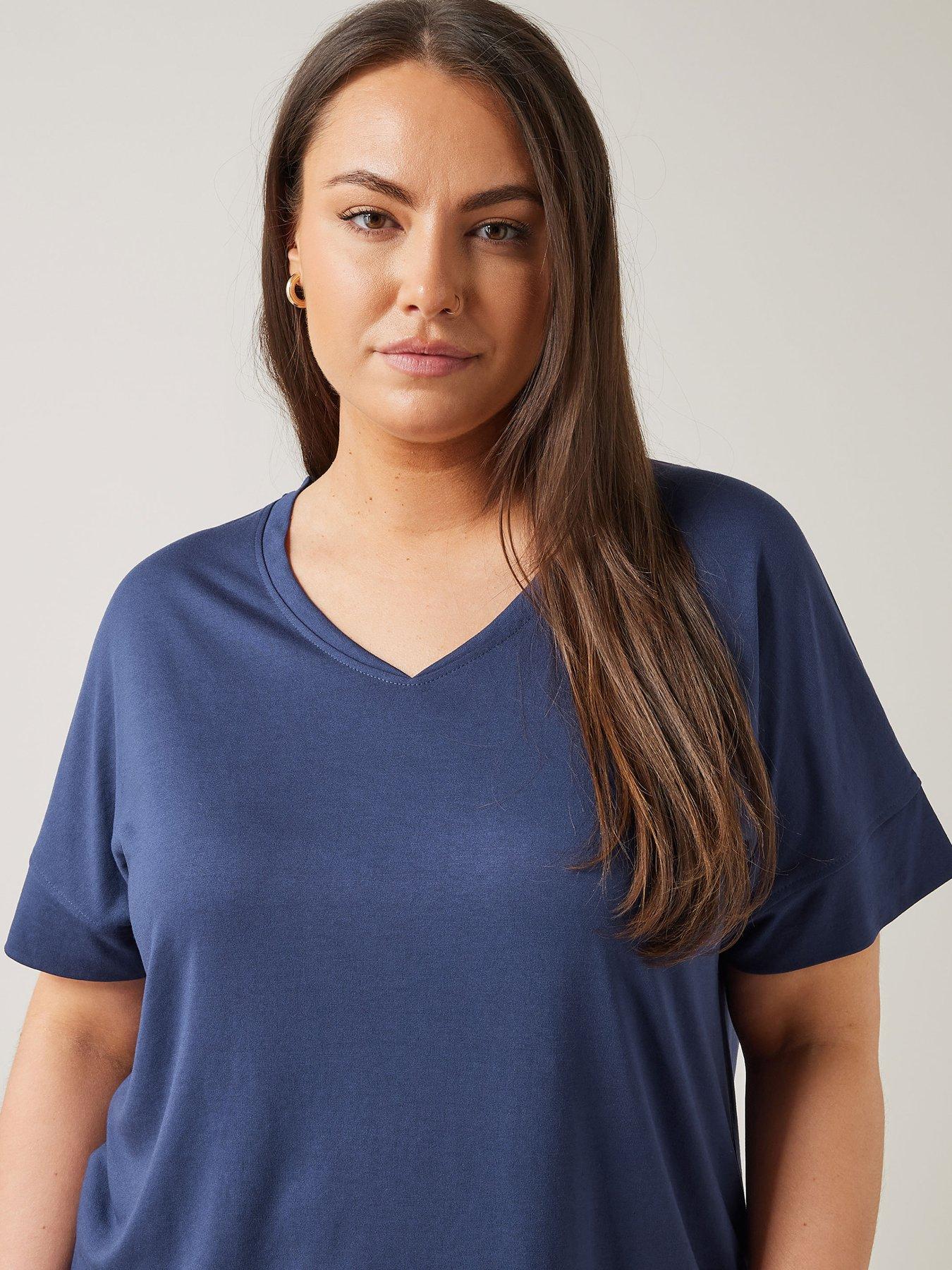 evans-v-neck-modal-t-shirt-blueoutfit