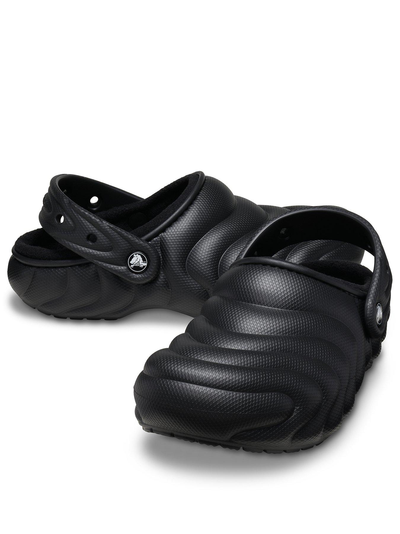 crocs-crocs-mens-classic-lined-overpuff-clog-sandals-blackstillFront