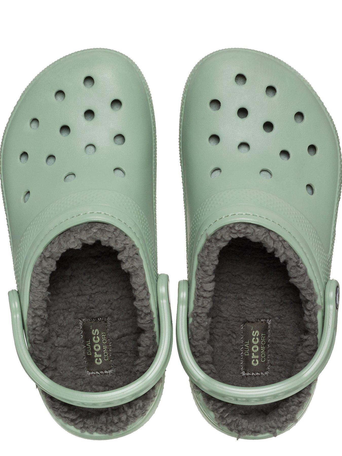 crocs-crocs-mens-classic-lined-clog-slipper-greenoutfit