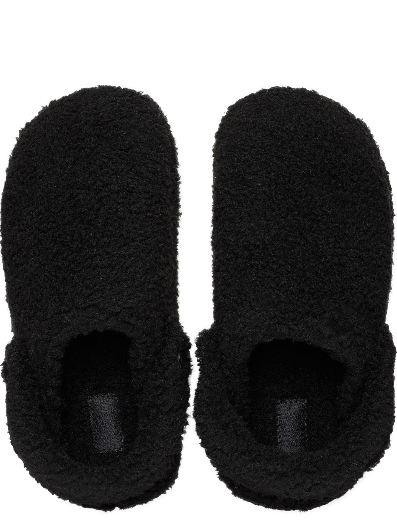 crocs-crocs-mens-classic-cozzzy-slipper-blackoutfit