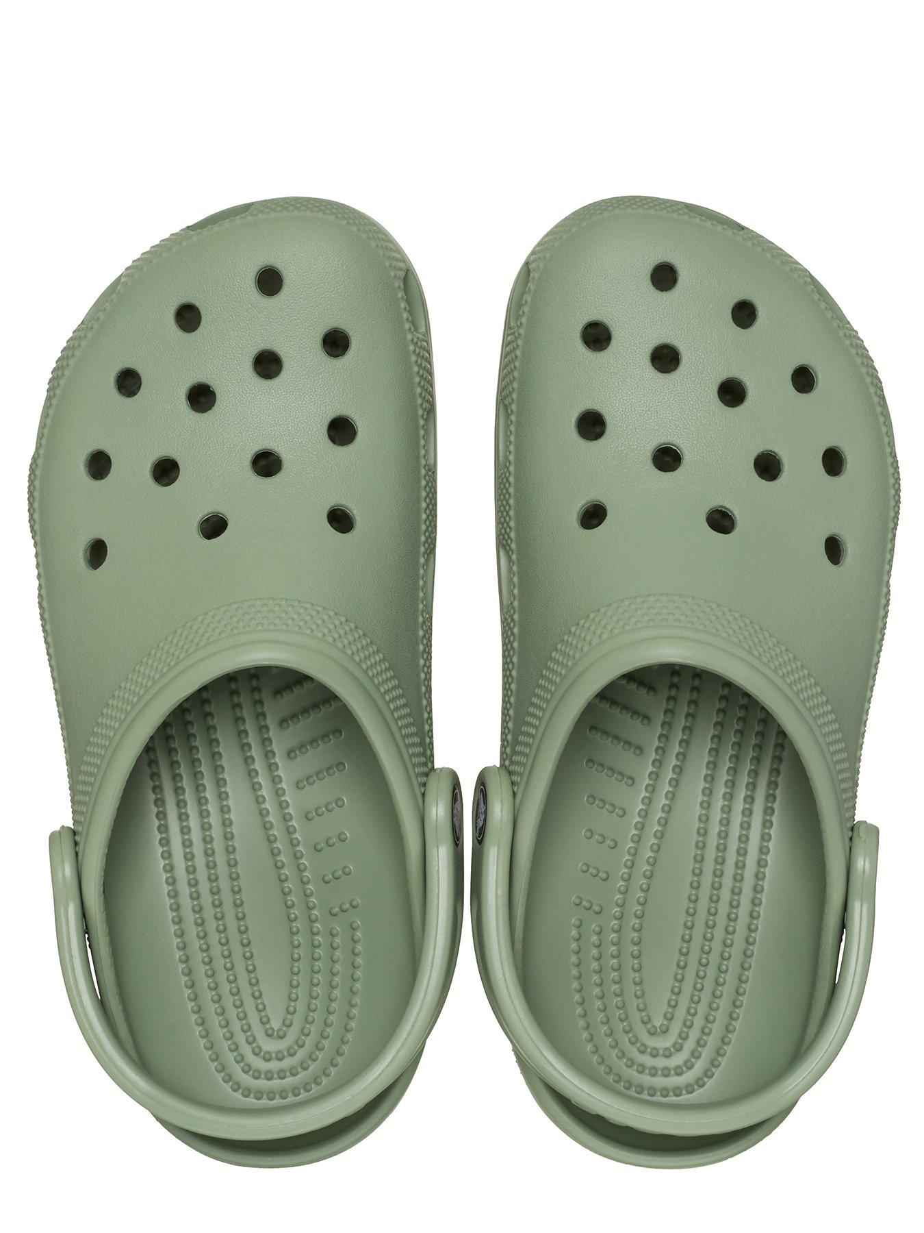 crocs-crocs-mens-classic-clog-sandal-greenoutfit