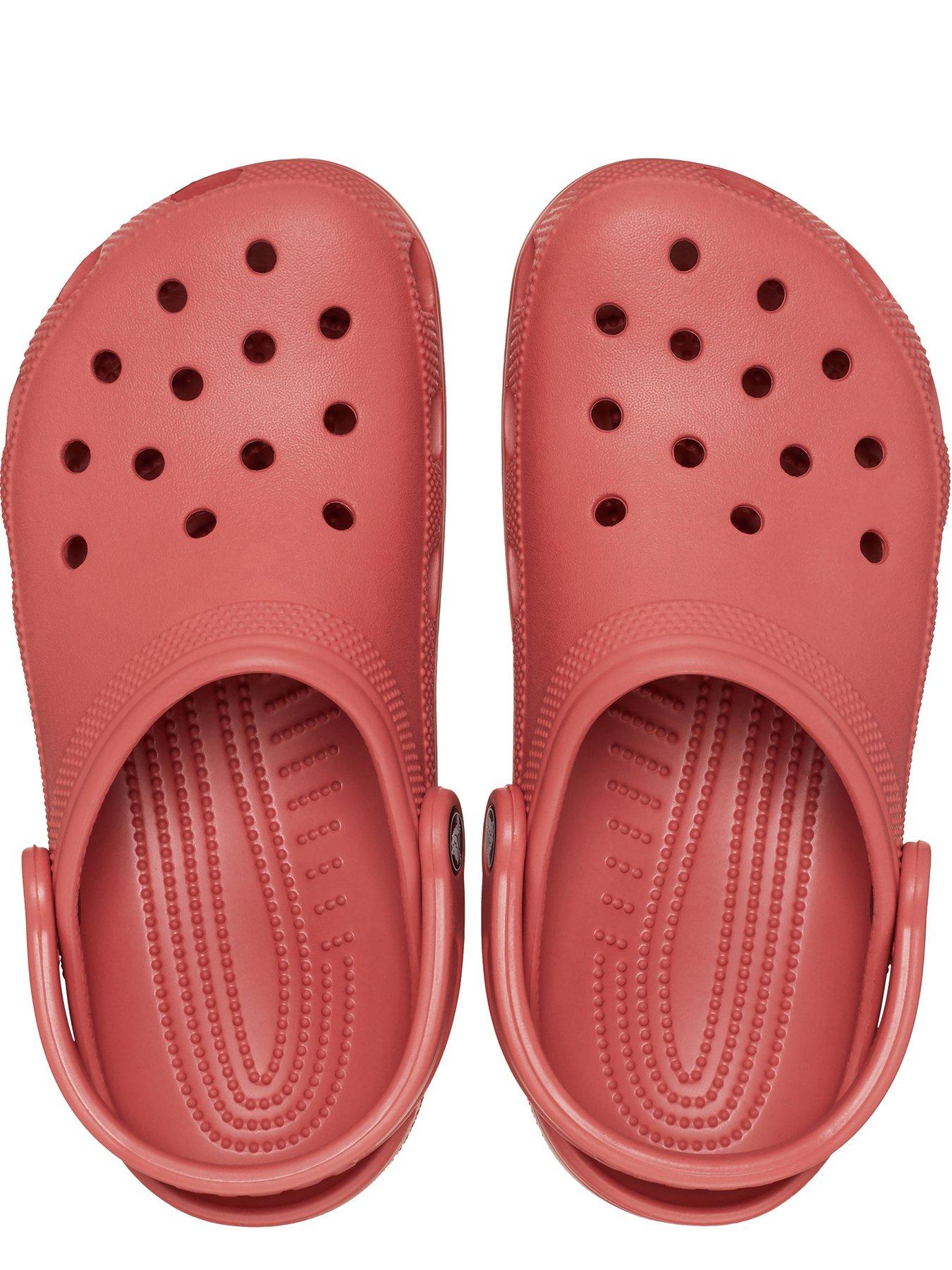 crocs-crocs-mens-classic-clog-sandal-redoutfit