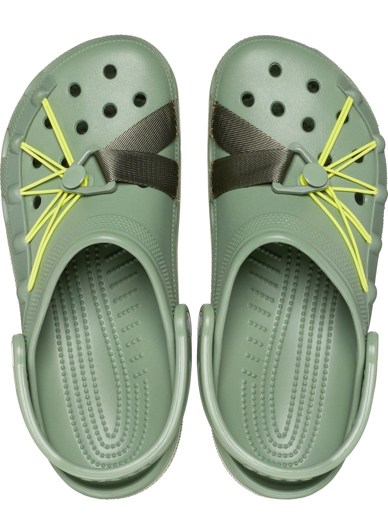 crocs-crocs-mens-classic-lockdown-clog-sandals-greenoutfit