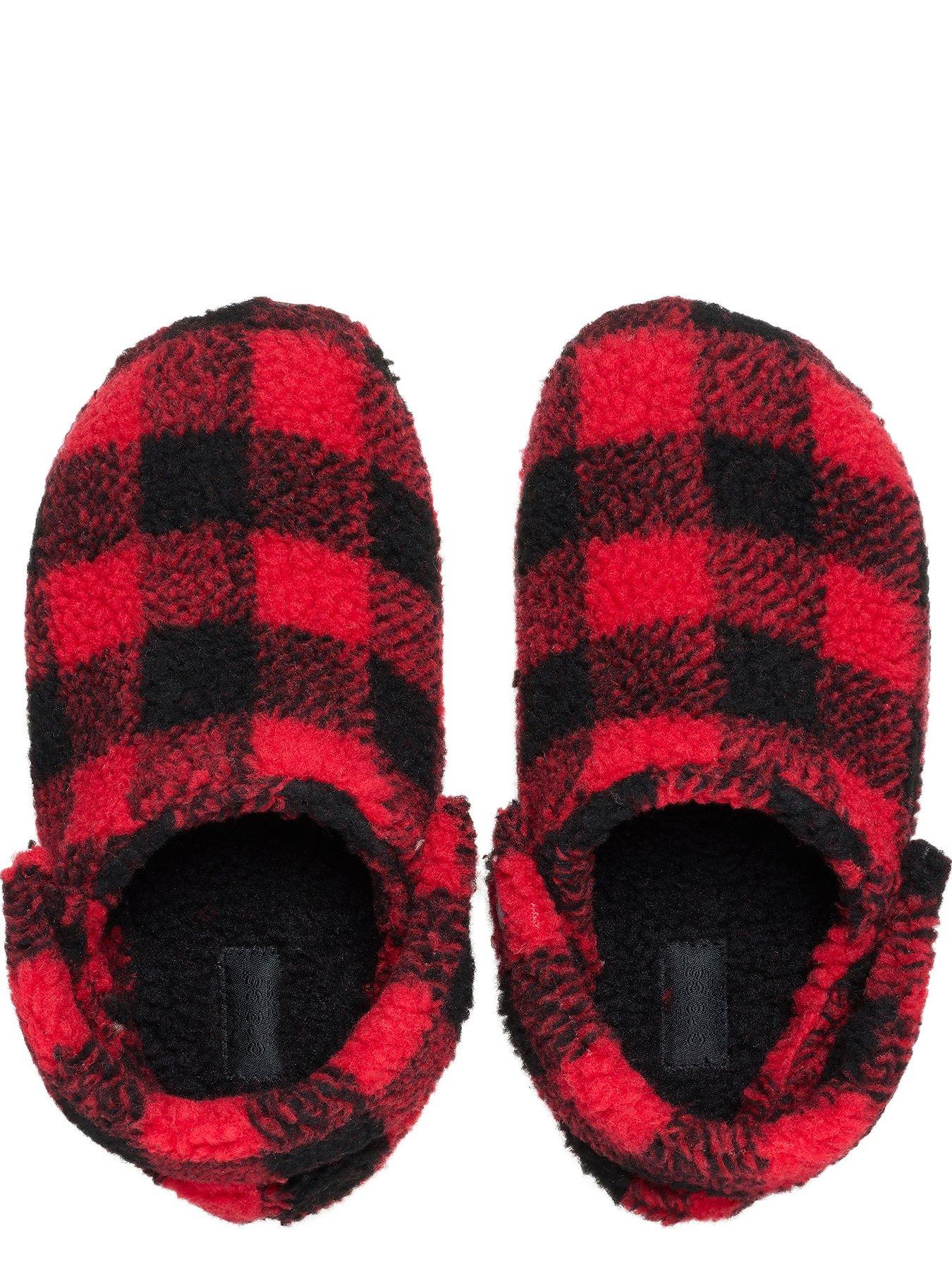 crocs-mens-classic-cozzzy-slipper-redoutfit