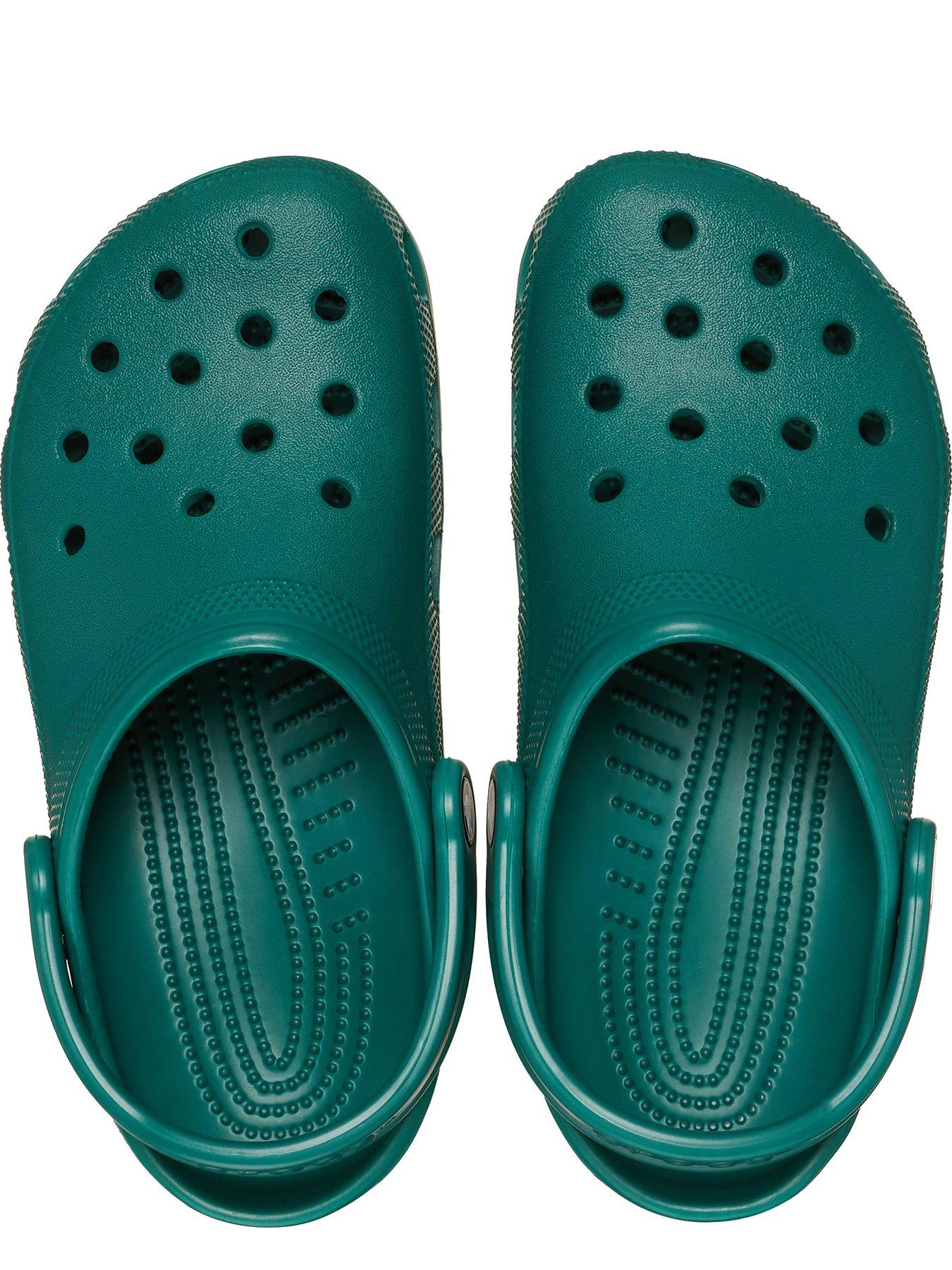 crocs-crocs-mens-classic-clog-sandal-greenoutfit