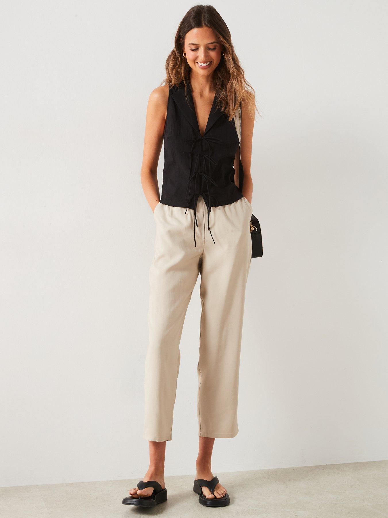 mango-beige-cropped-linen-trouserdetail