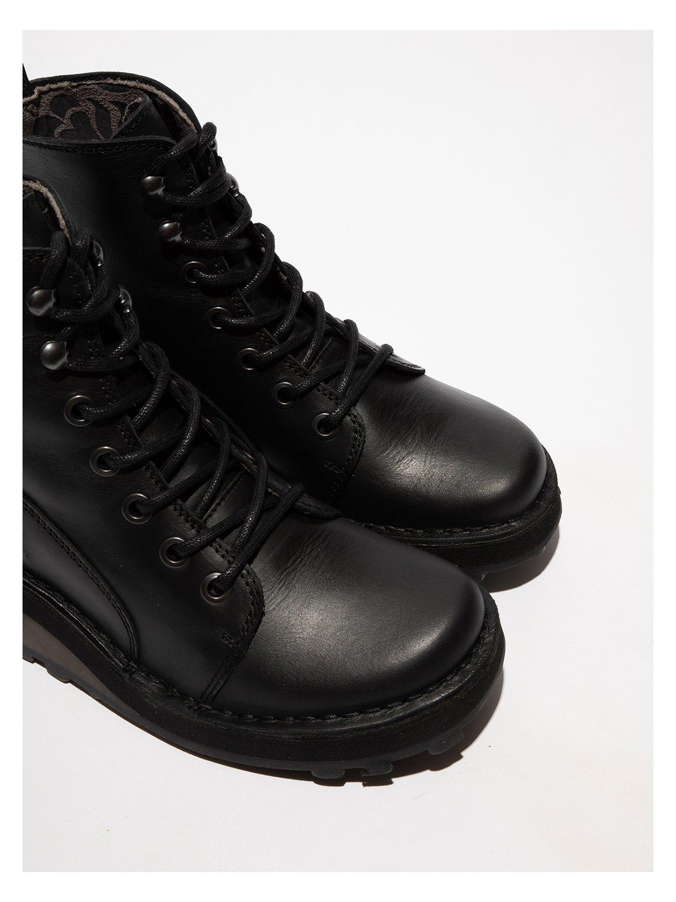 fly-london-hazi147fly-lace-up-ankle-boot-blackoutfit