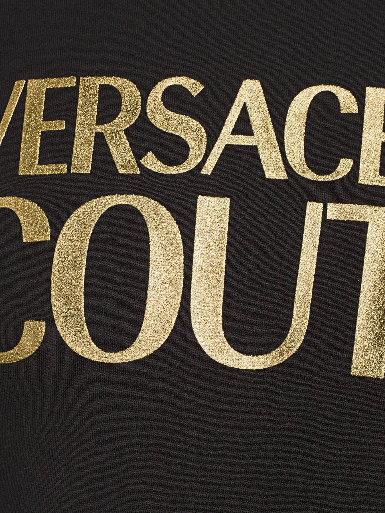 versace-jeans-couture-versace-jeans-couture-gold-chest-logo-t-shirt-blackoutfit