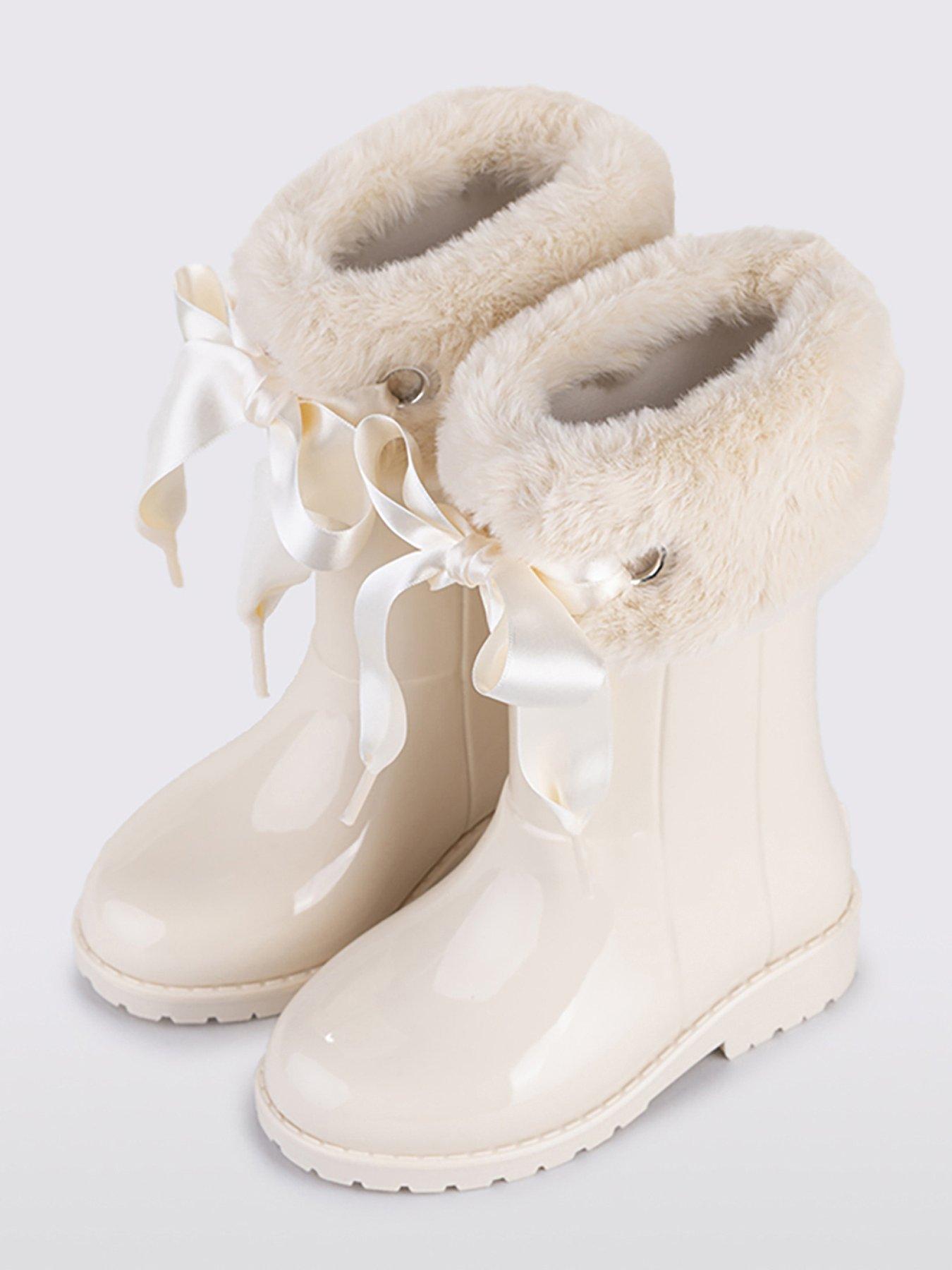 igor-igor-campera-charol-bow-fur-wellington-boot-beigeoutfit