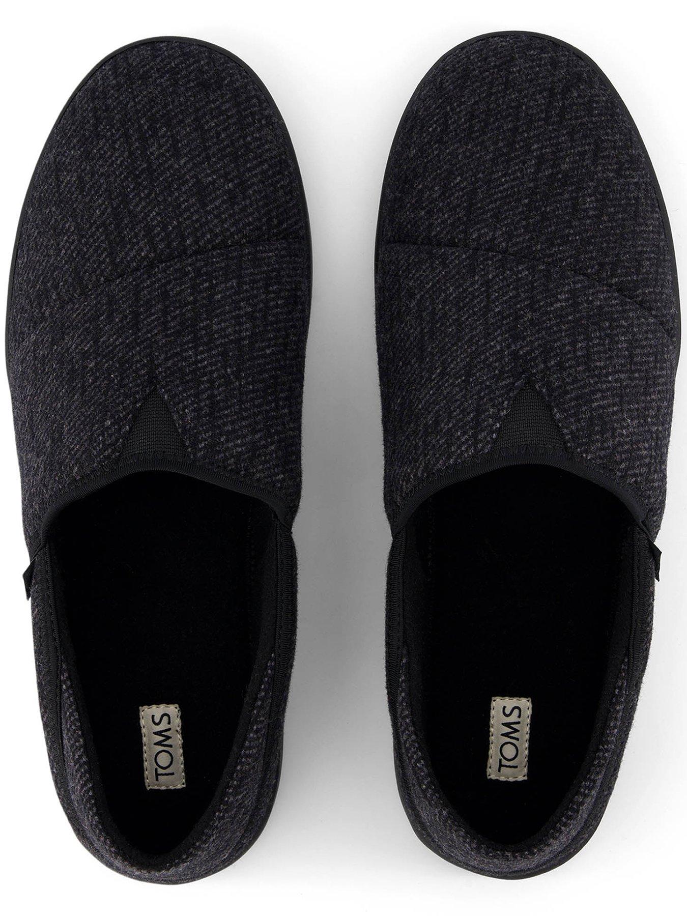 toms-toms-camden-slippers-blackoutfit