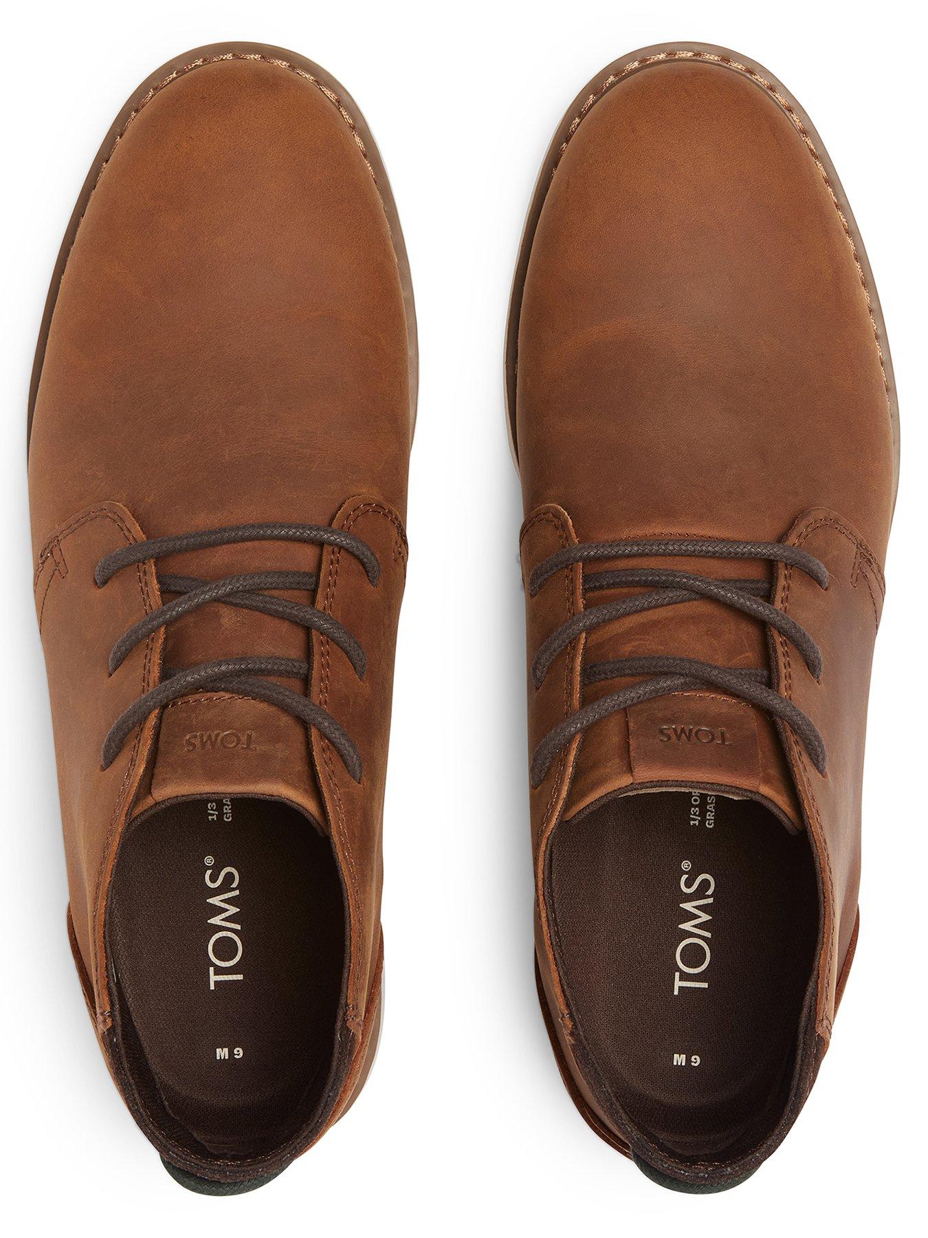 toms-toms-navi-chukka-boots-brownoutfit