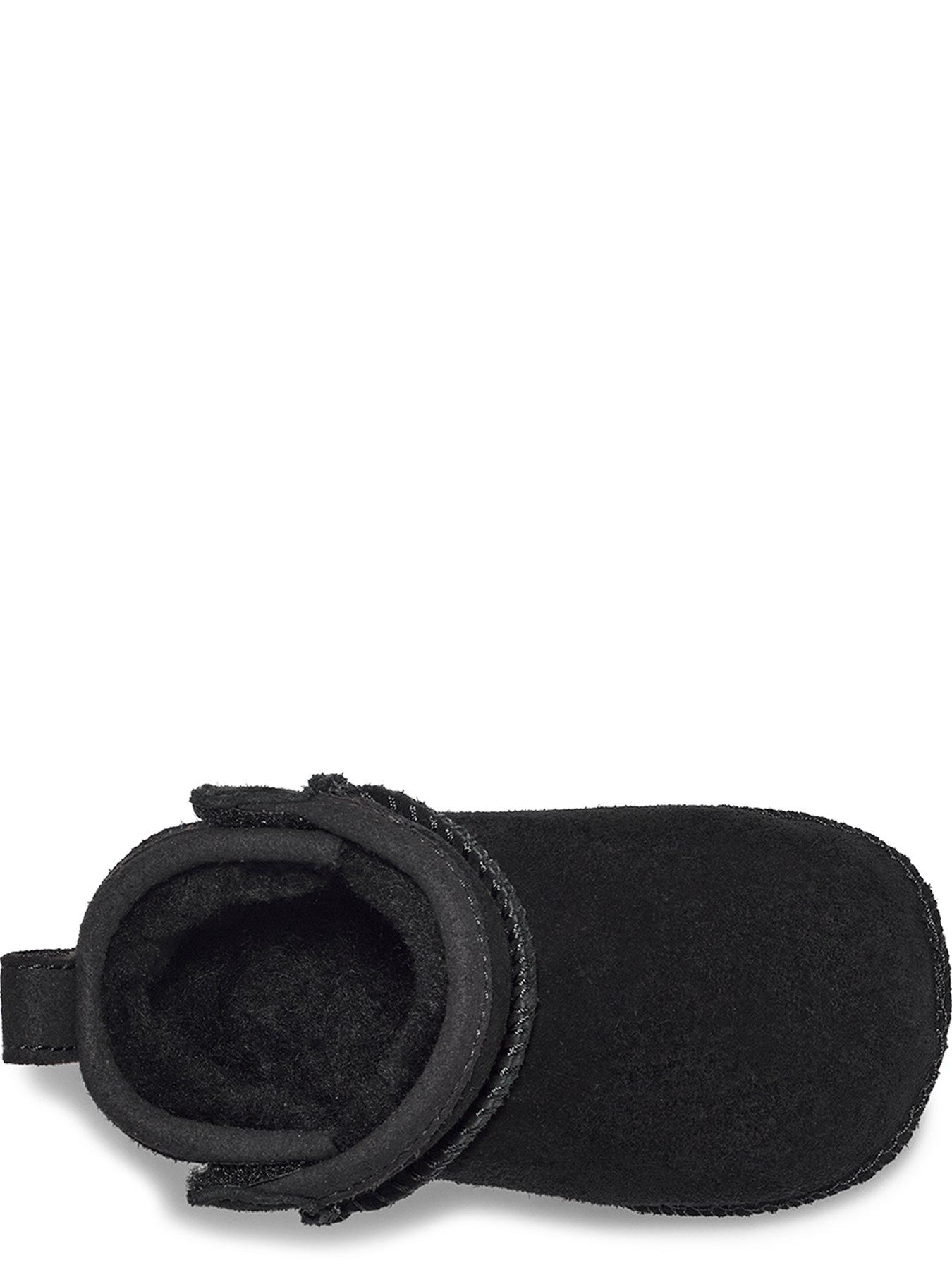 ugg-baby-classic-ultra-mini-blackoutfit