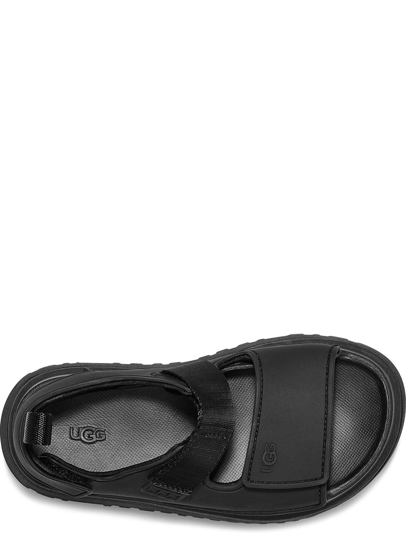 ugg-kids-goldenglow-sandal-blackoutfit