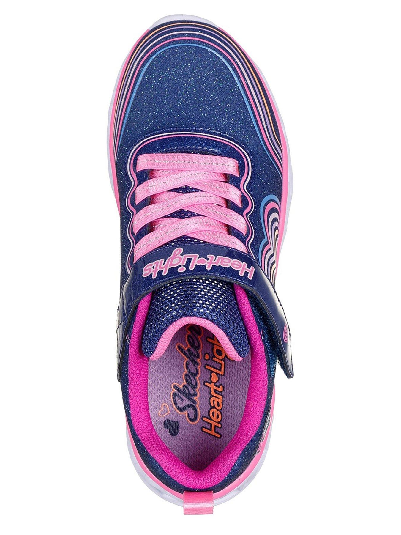 skechers-girls-retro-hearts-lighted-traineroutfit