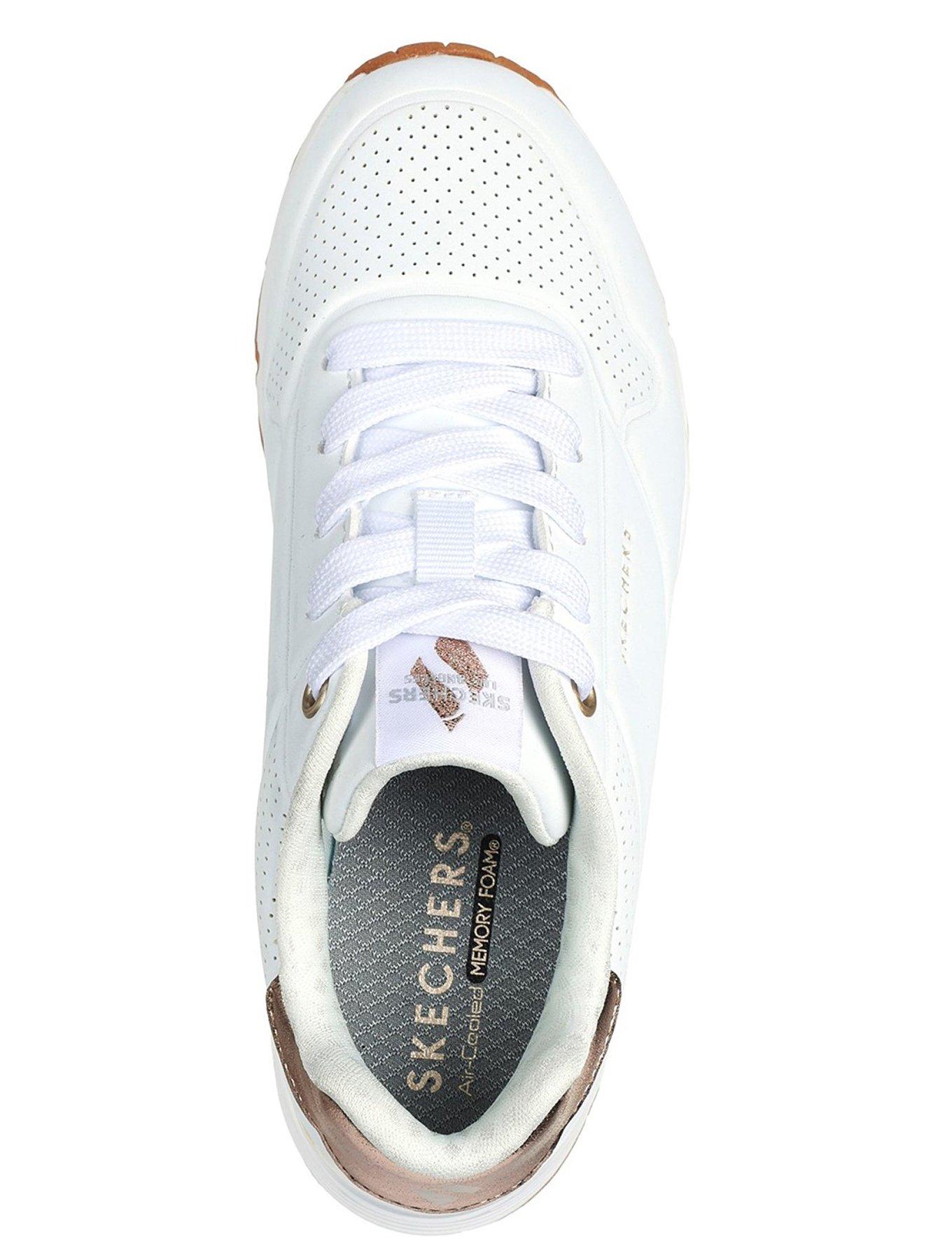 skechers-girls-uno-gen1-shimmer-away-memory-foam-trainer-whiteoutfit